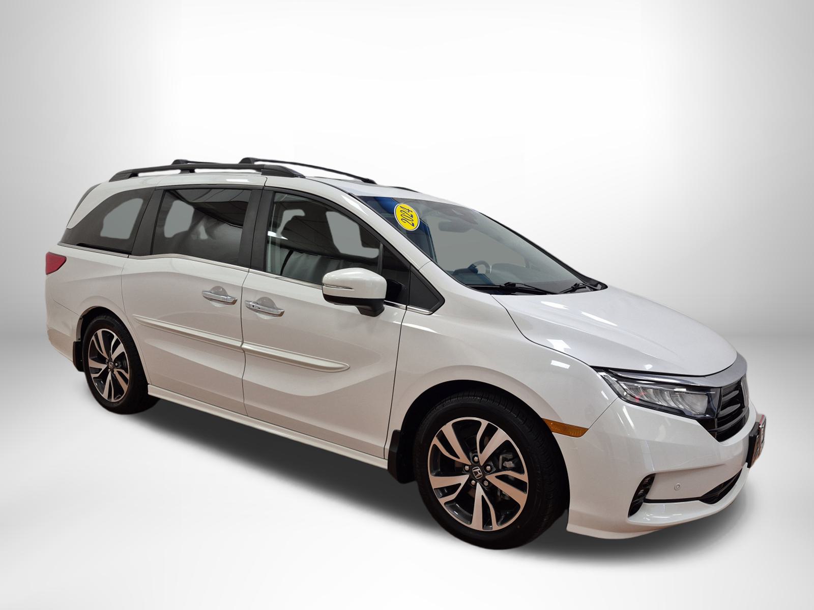 2024 Honda Odyssey Touring photo 2
