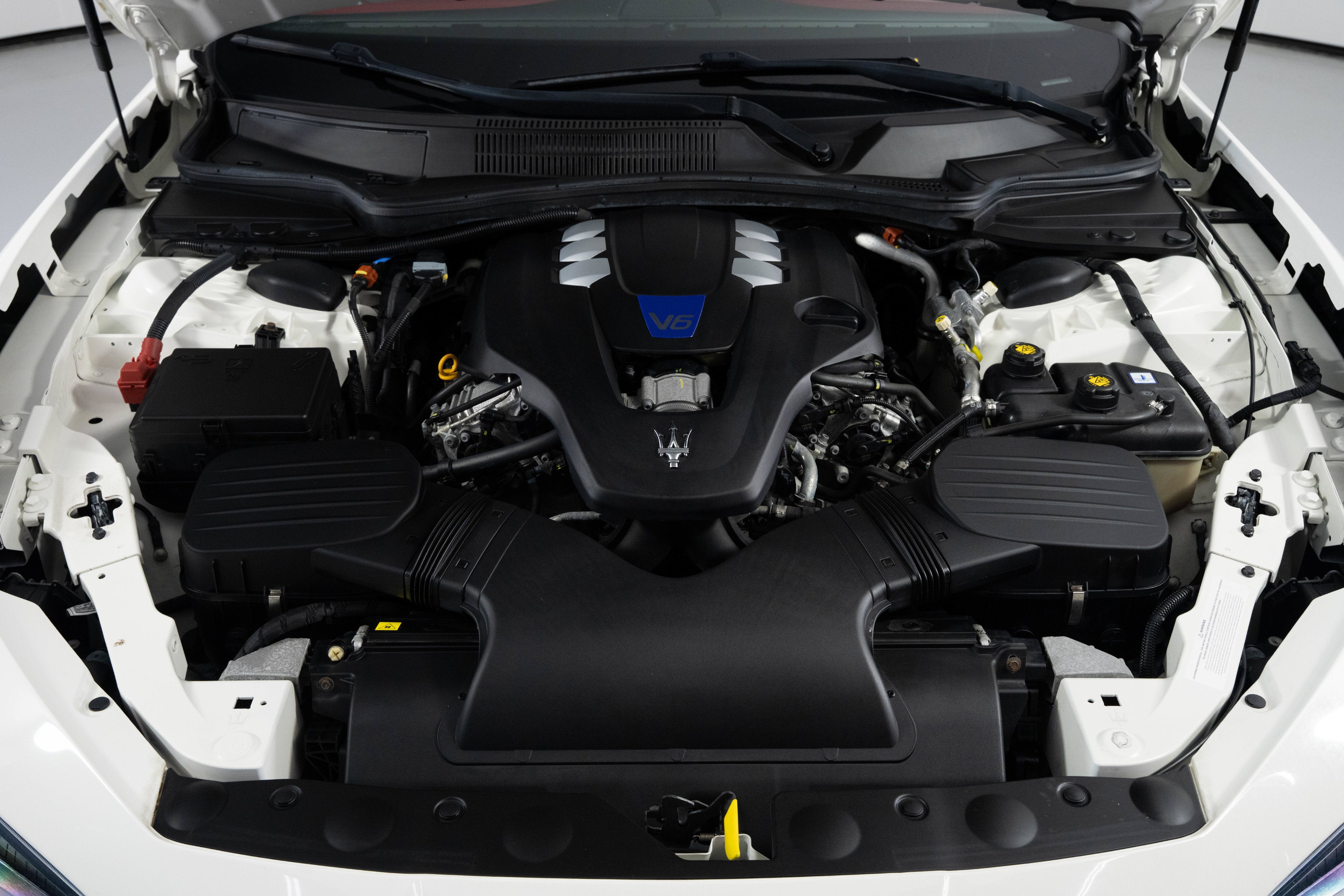 Used 2023 Bianco Maserati Modena Q4 image 4
