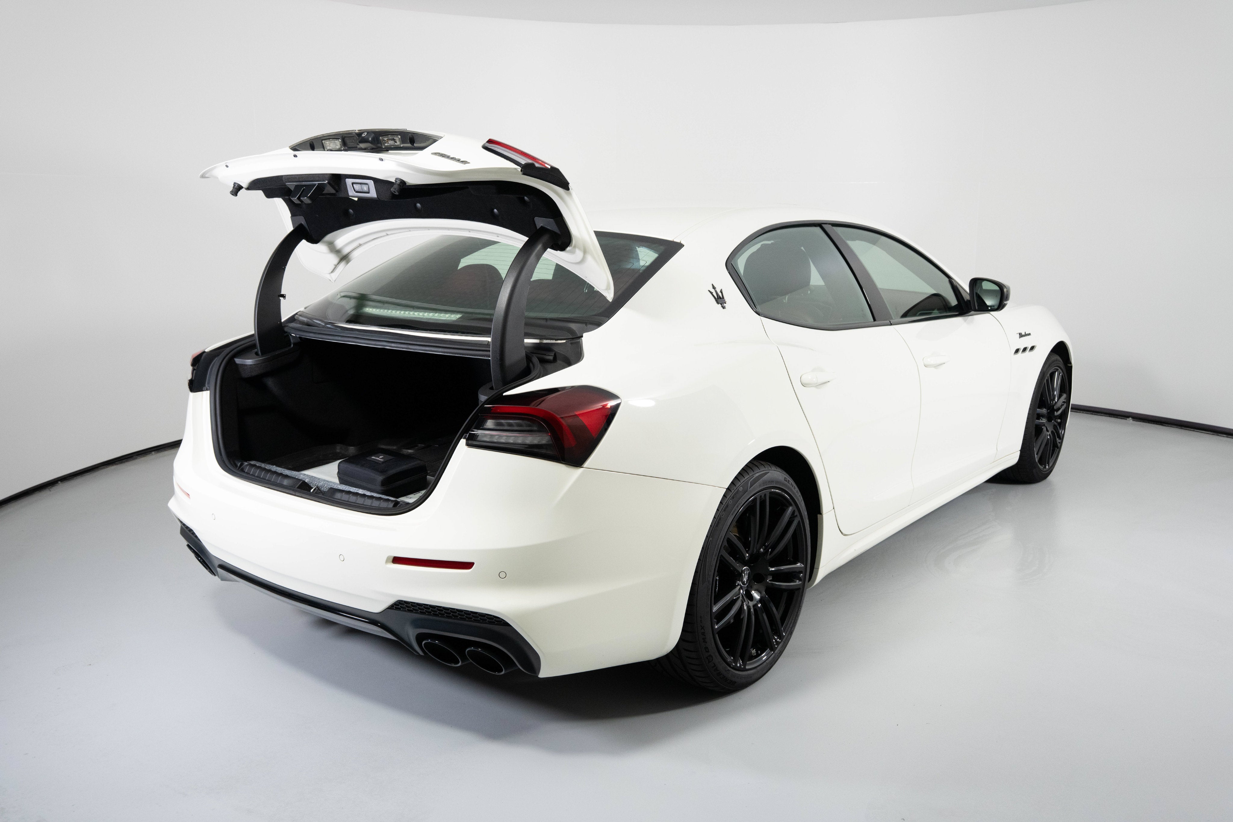 Used 2023 Bianco Maserati Modena Q4 image 11