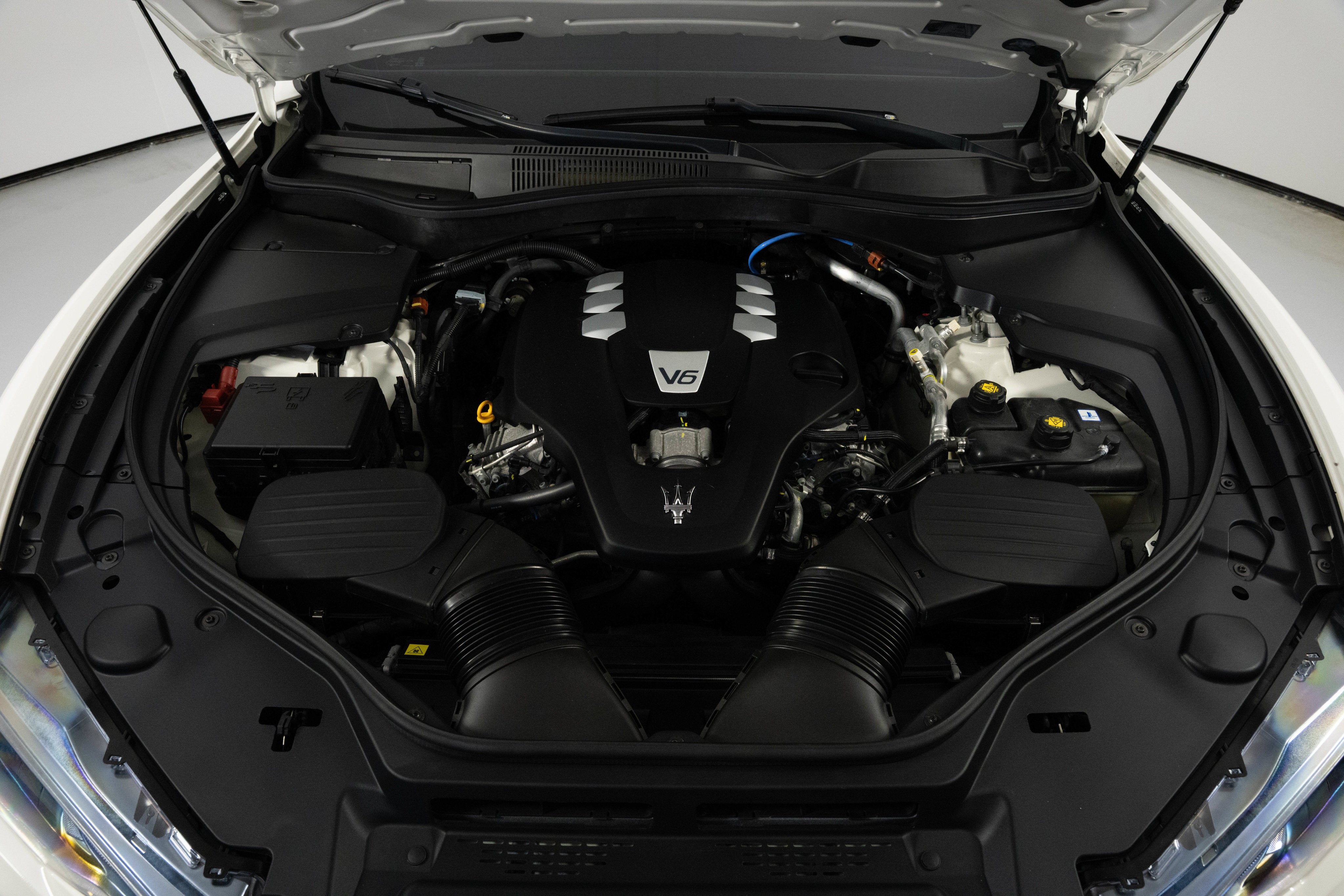 Used 2023 Bianco Maserati GT image 4