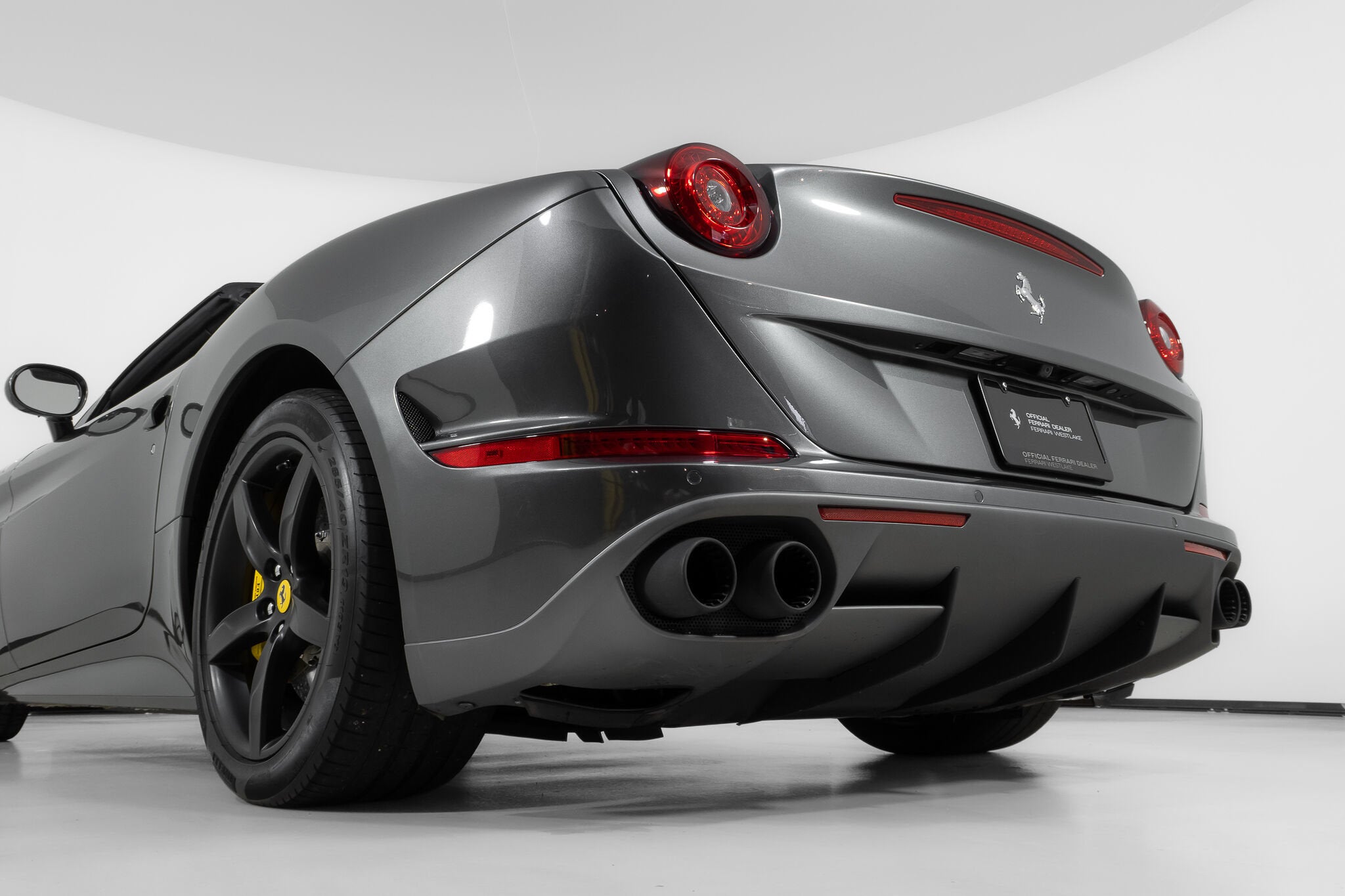 2016 Ferrari California T Base - Photo 18