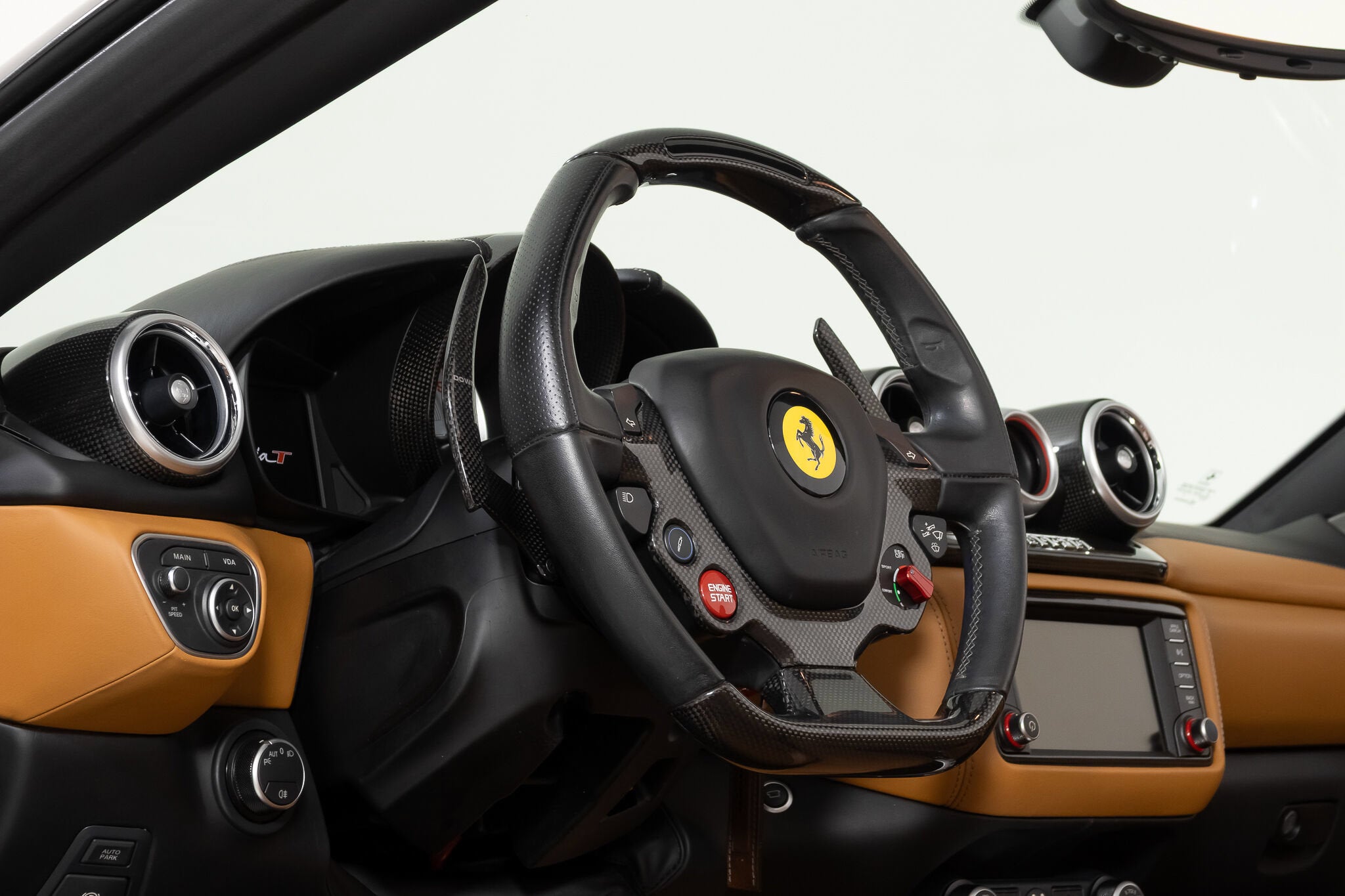 2016 Ferrari California T Base - Photo 31