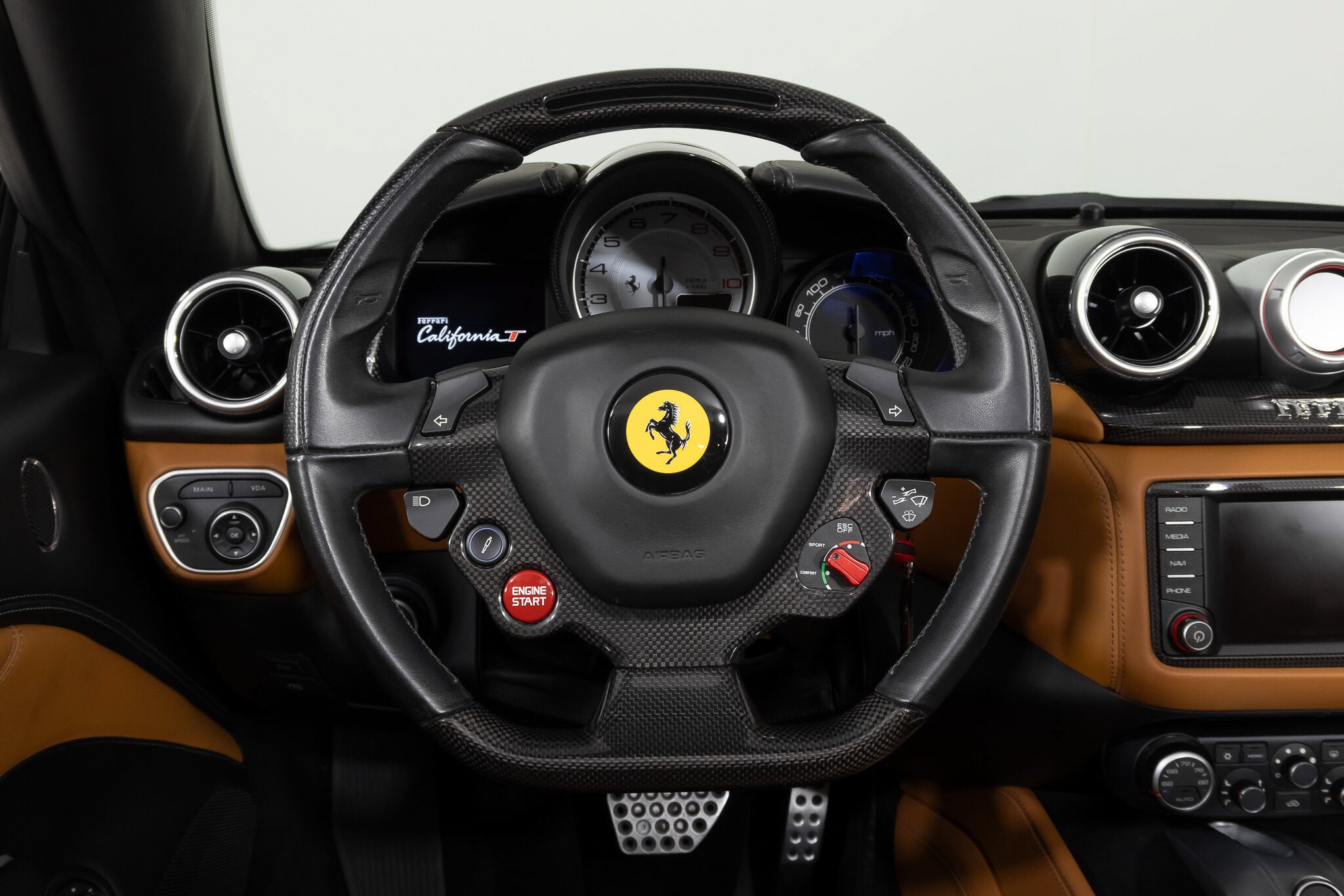 2016 Ferrari California T Base - Photo 34