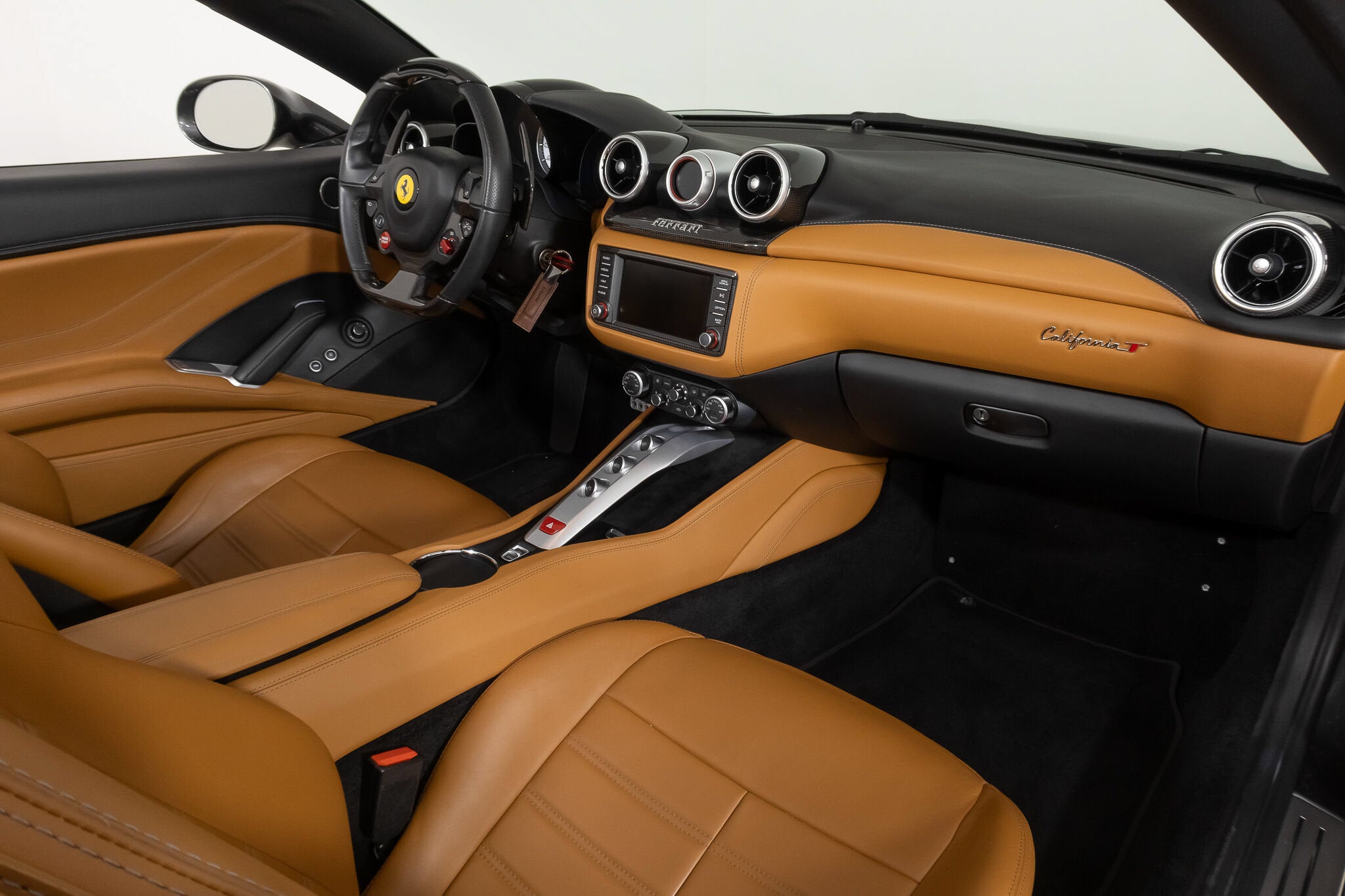 2016 Ferrari California T Base - Photo 43