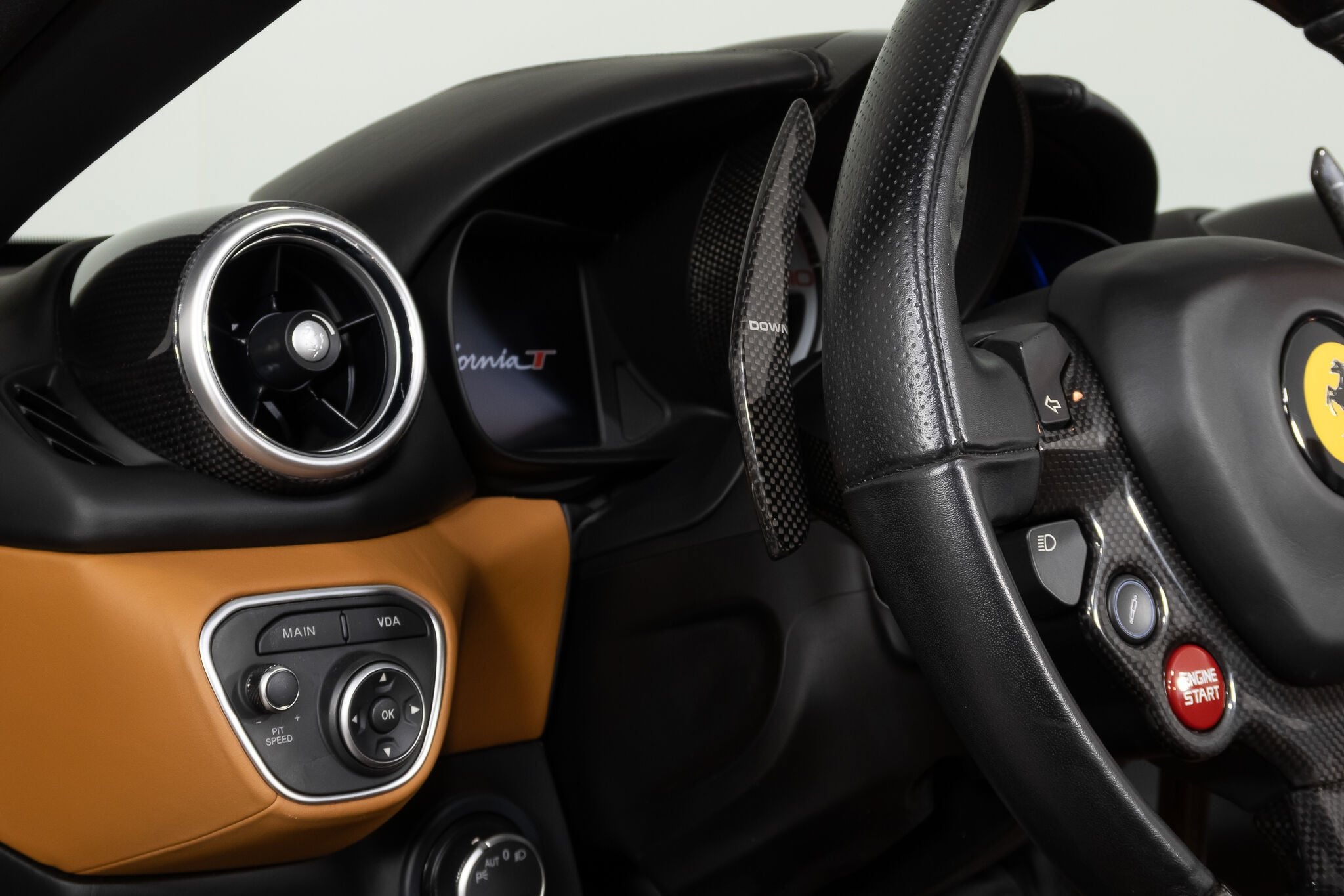 2016 Ferrari California T Base - Photo 33