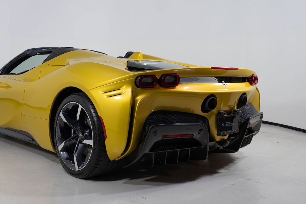 2022 Ferrari SF90 Base - Photo 10