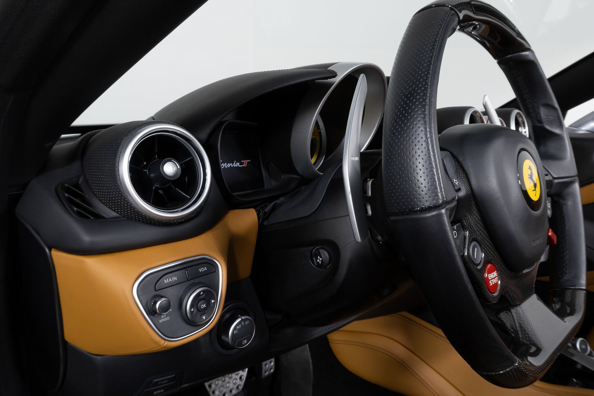 2016 Ferrari California T Base - Photo 32
