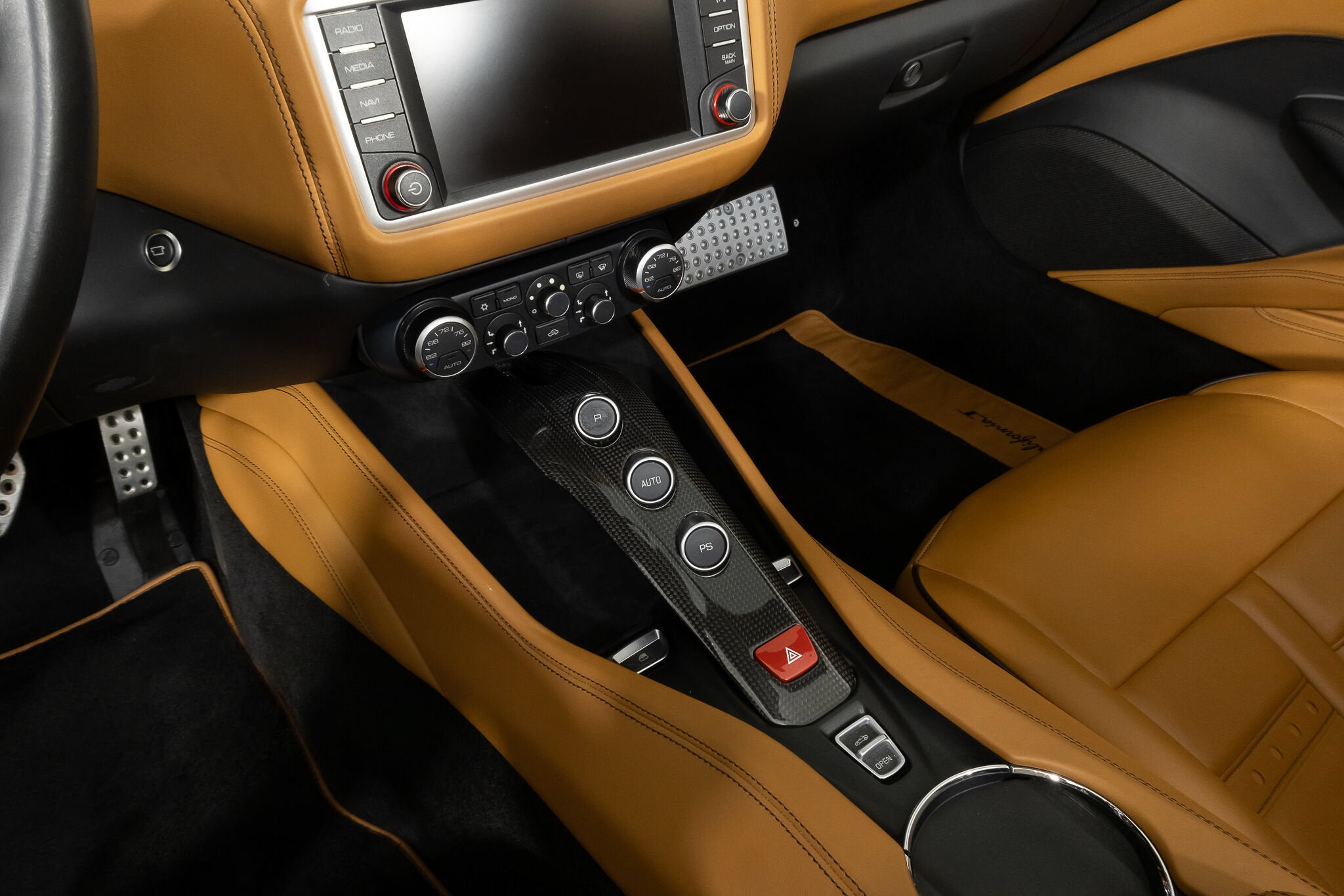 2016 Ferrari California T Base - Photo 34