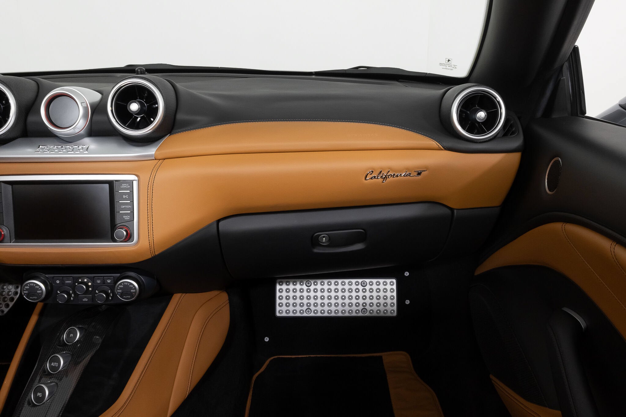2016 Ferrari California T Base - Photo 39