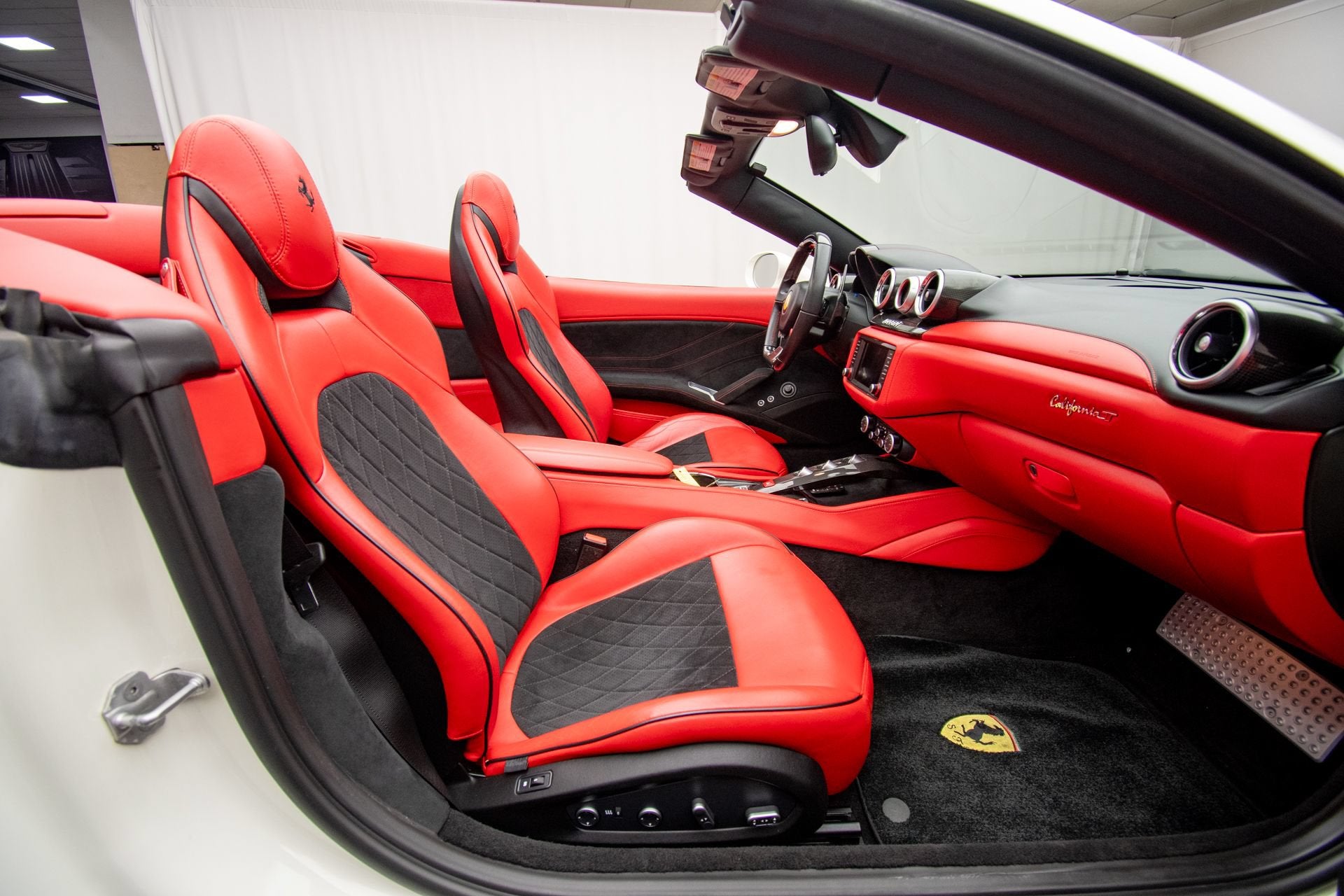 Ferrari-California-T-ZFF77XJAXG0217917 - Ferrari of Central New Jersey