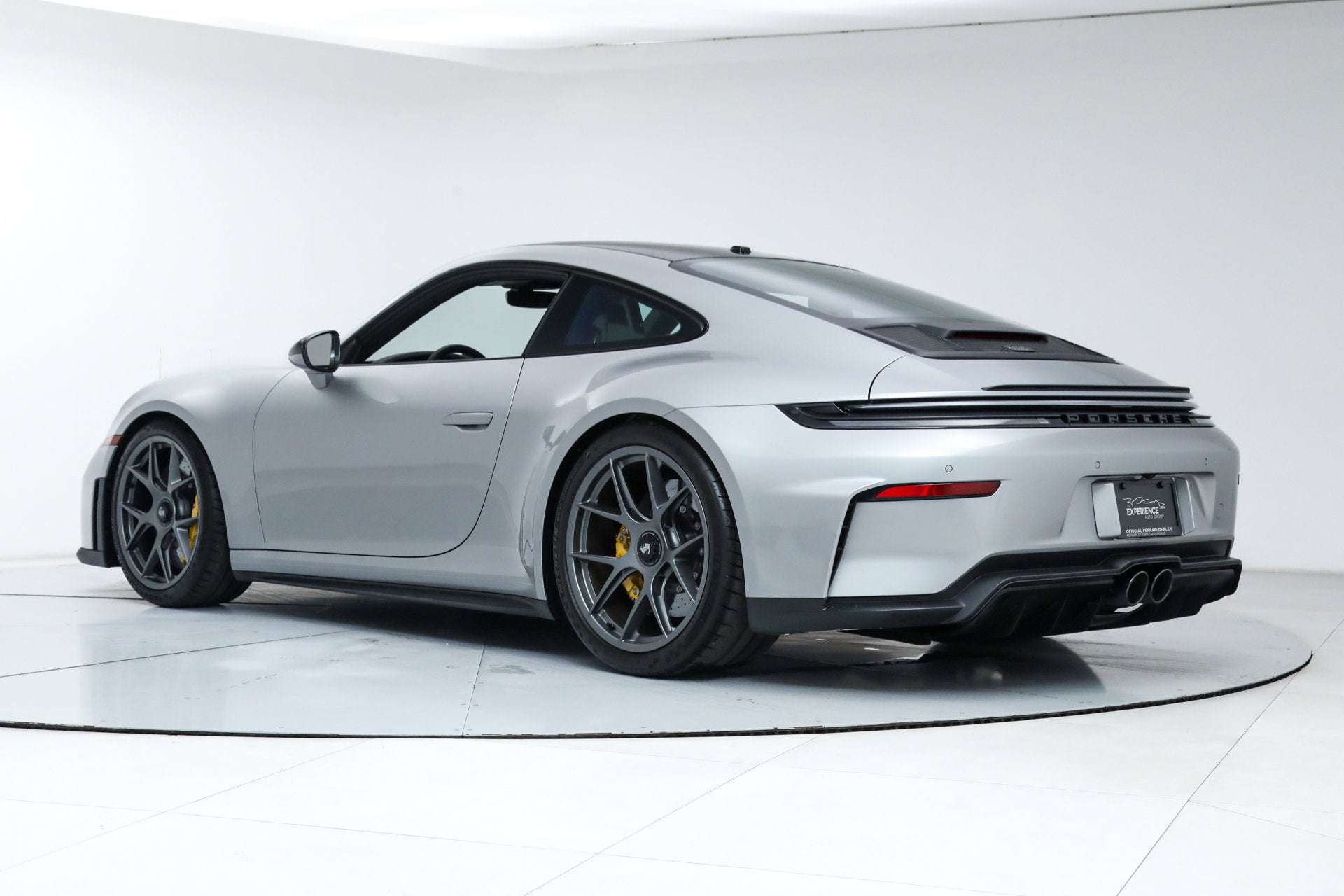 GT3 Coupe w/Touring Package