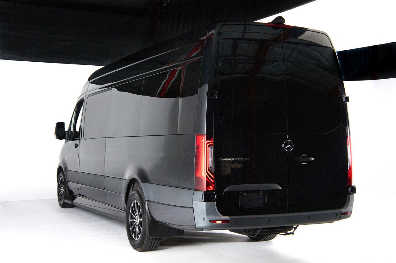 3500XD High Roof V6 170" Extended RWD