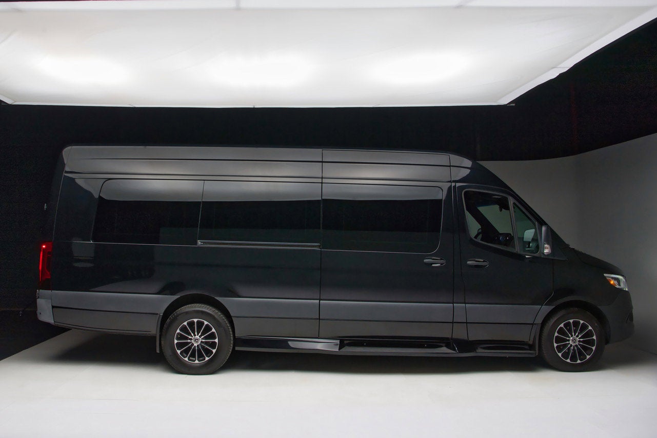 3500XD High Roof V6 170" Extended RWD