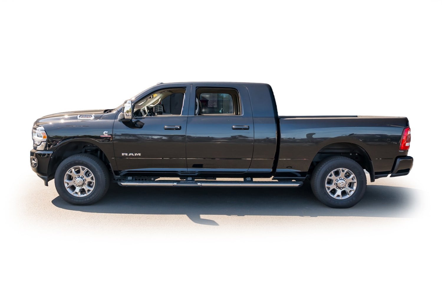 Laramie 4x4 Mega Cab 6'4" Box