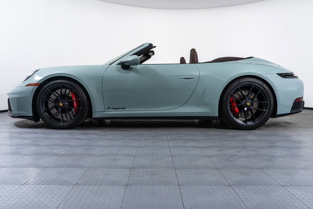 2025 Porsche 911 4 GTS Cabriolet photo 3