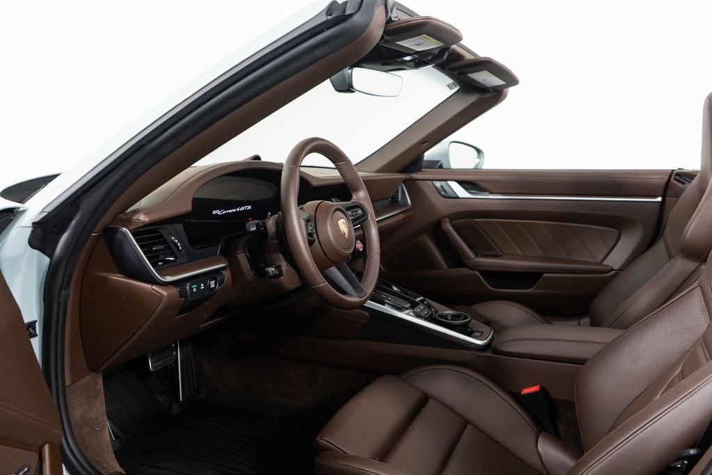 2025 Porsche 911 4 GTS Cabriolet photo 4