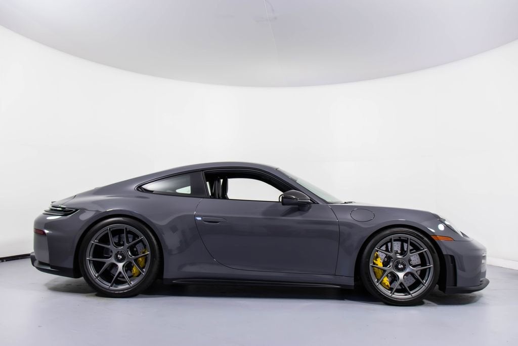 GT3 Coupe w/Touring Package