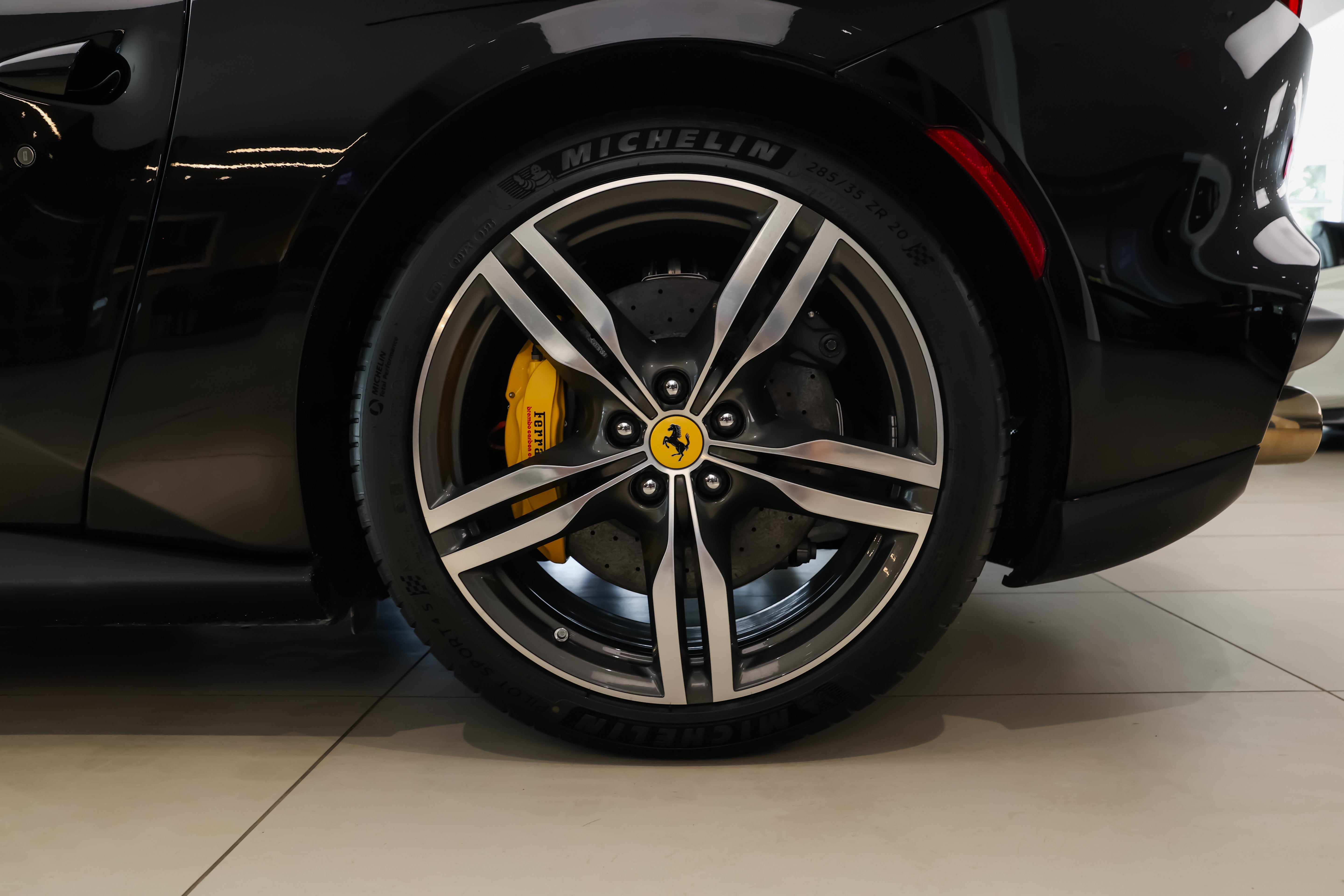 Used 2023 Nero Ferrari  image 34