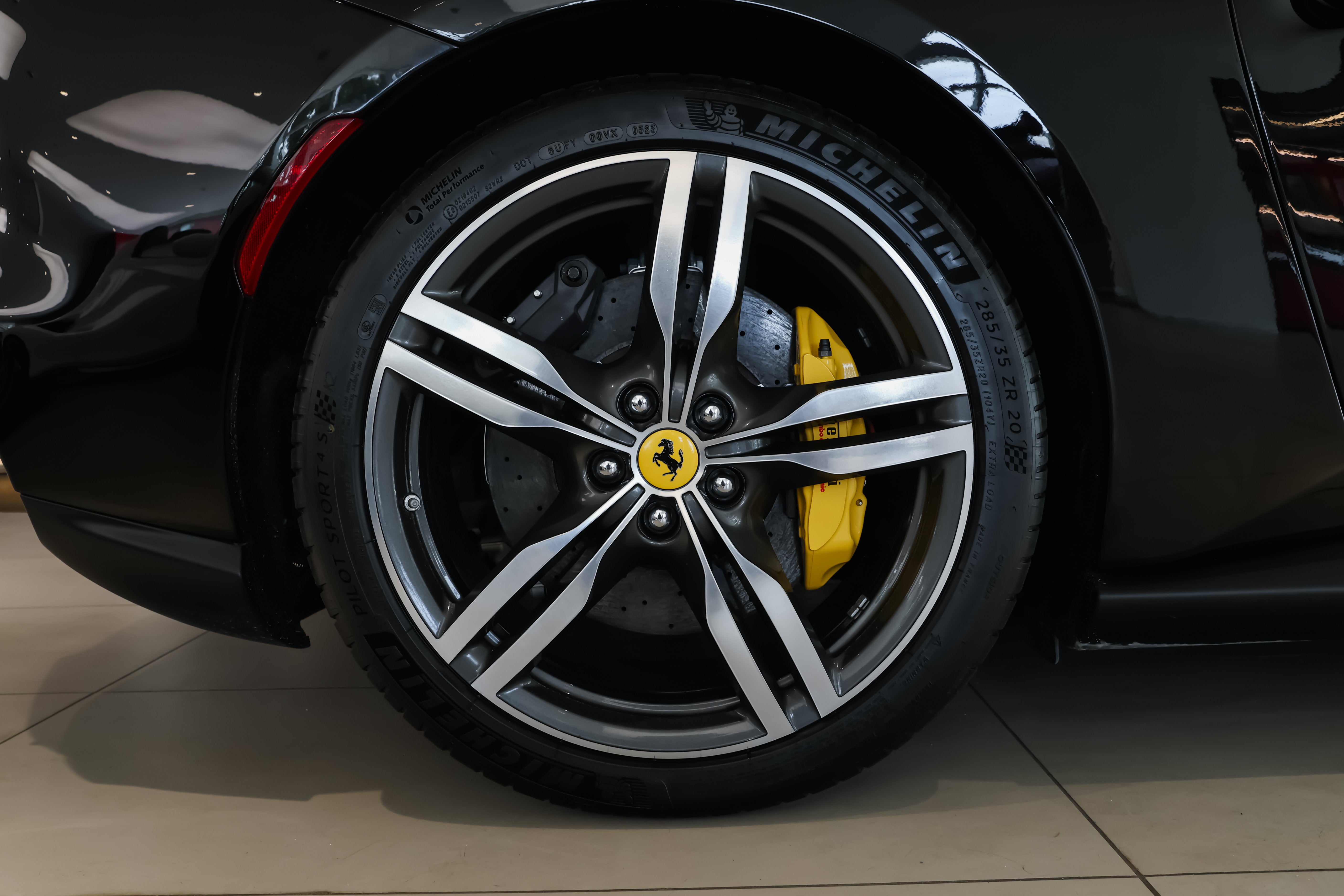 Used 2023 Nero Ferrari  image 35