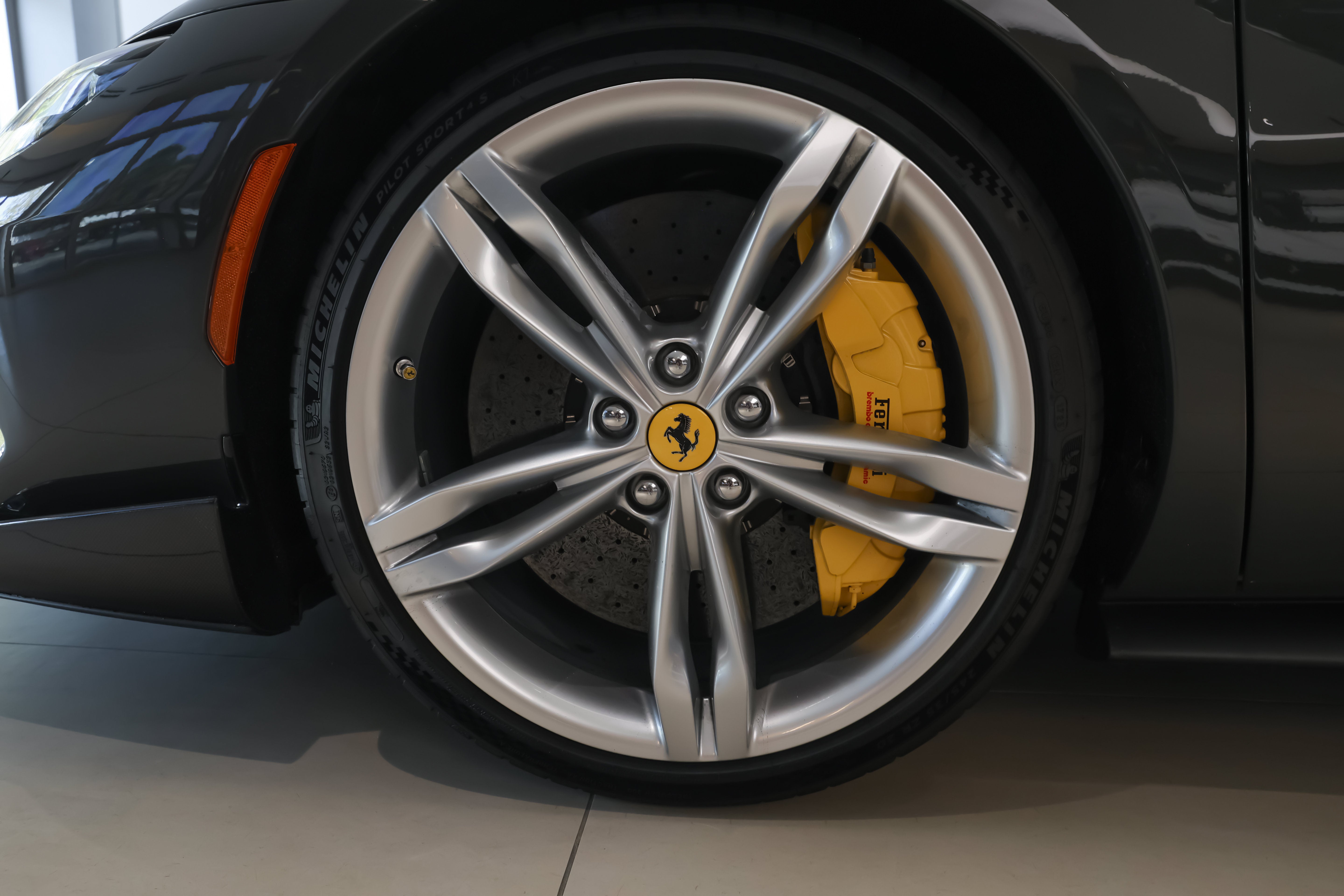 Used 2023 Grigio Scuro Ferrari  image 22