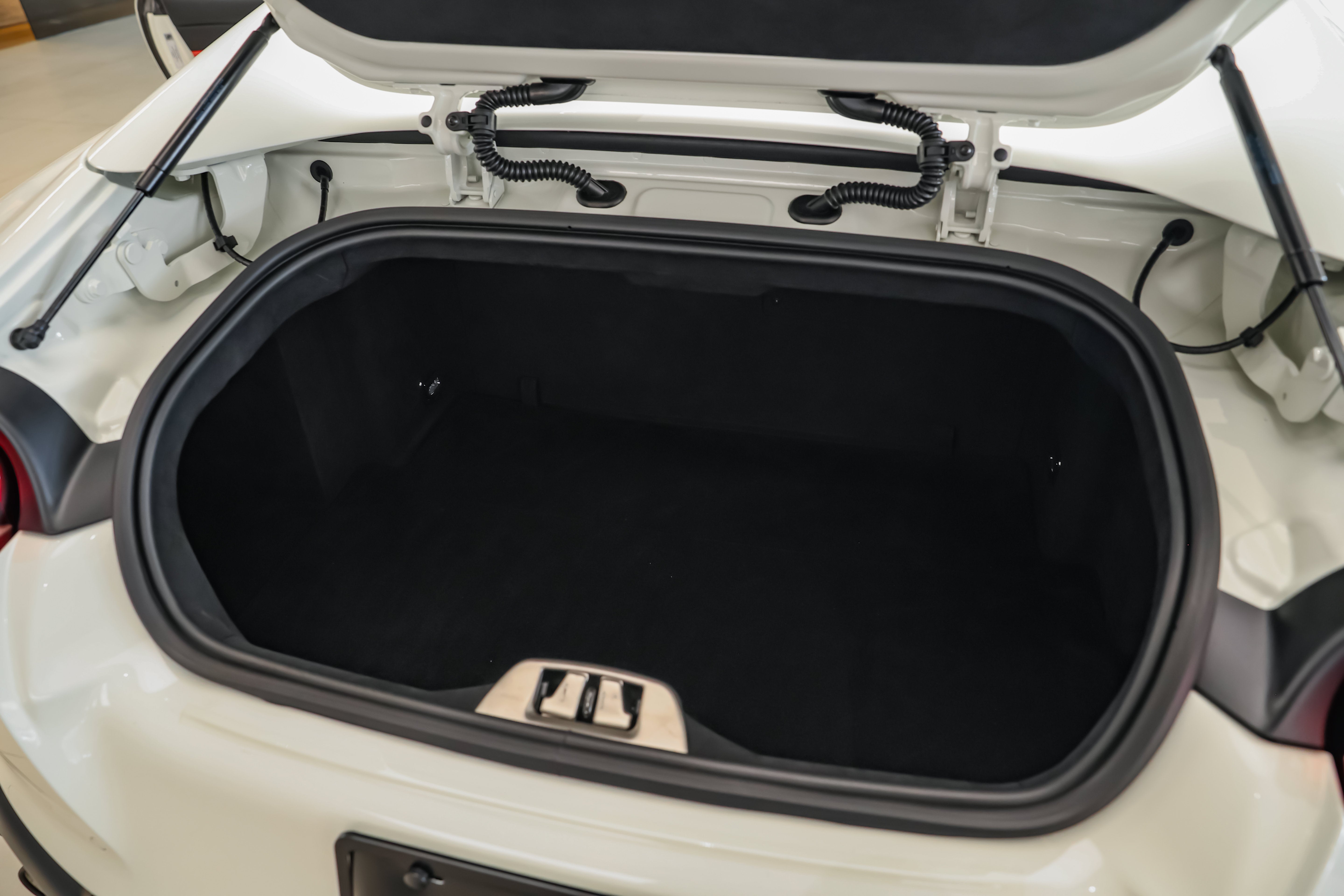 Used 2021 Bianco Avus Ferrari  image 26