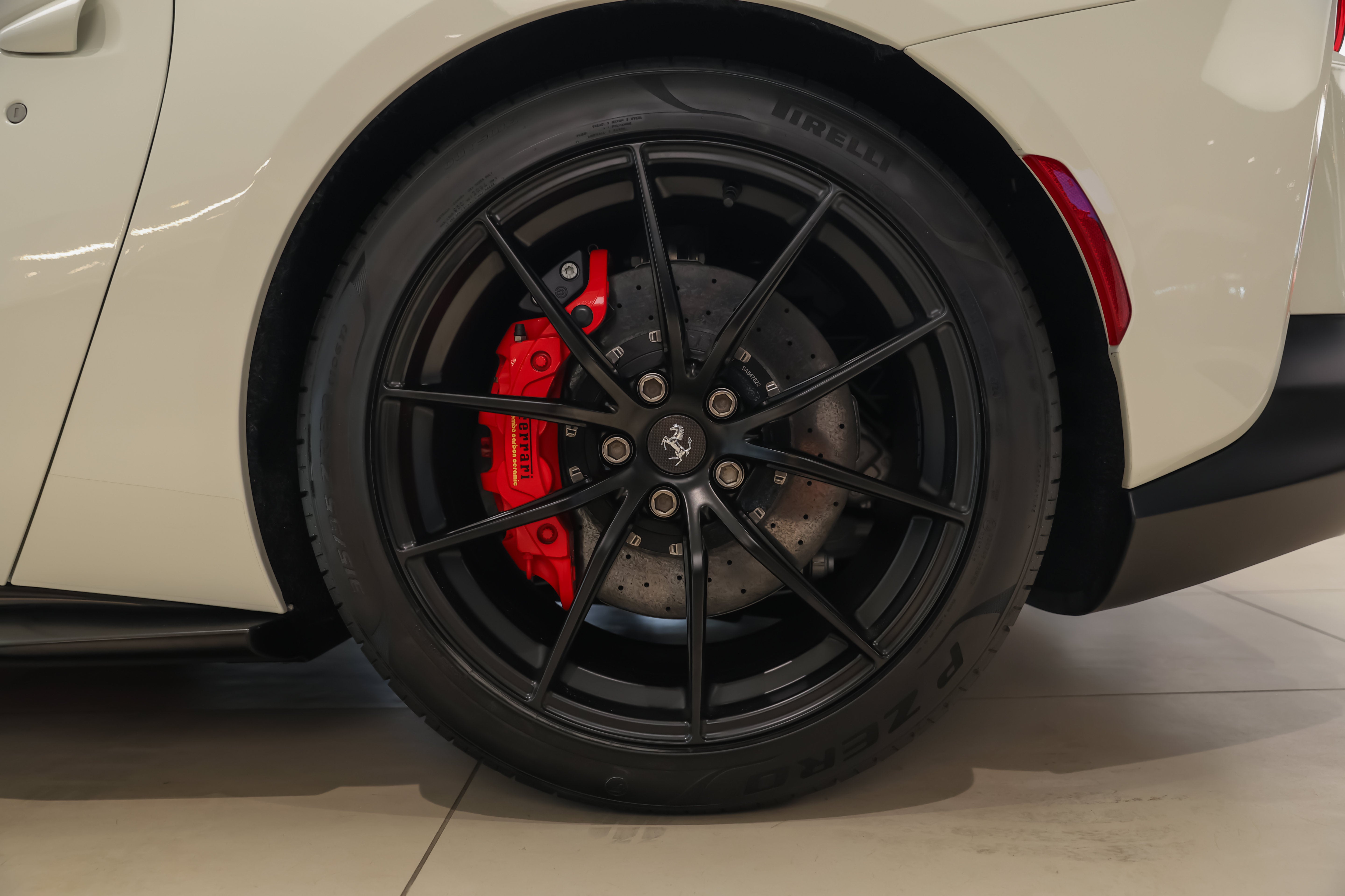 Used 2021 Bianco Avus Ferrari  image 38