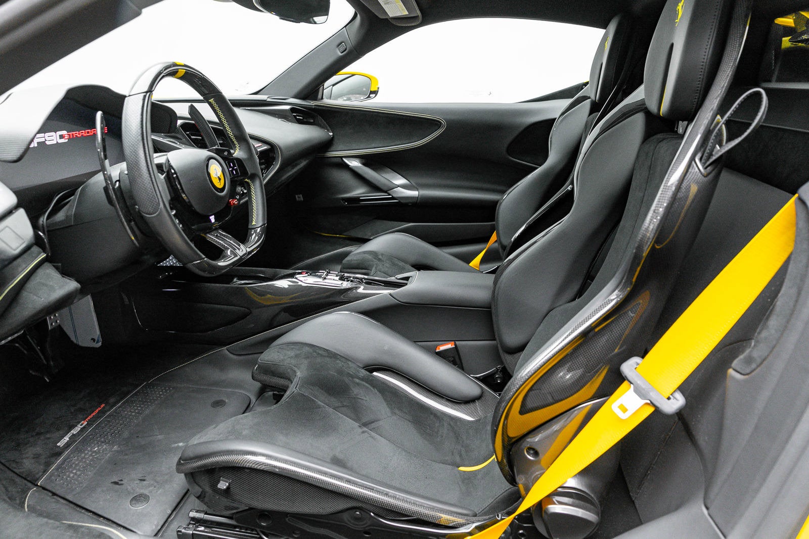 2022 Ferrari SF90 Base