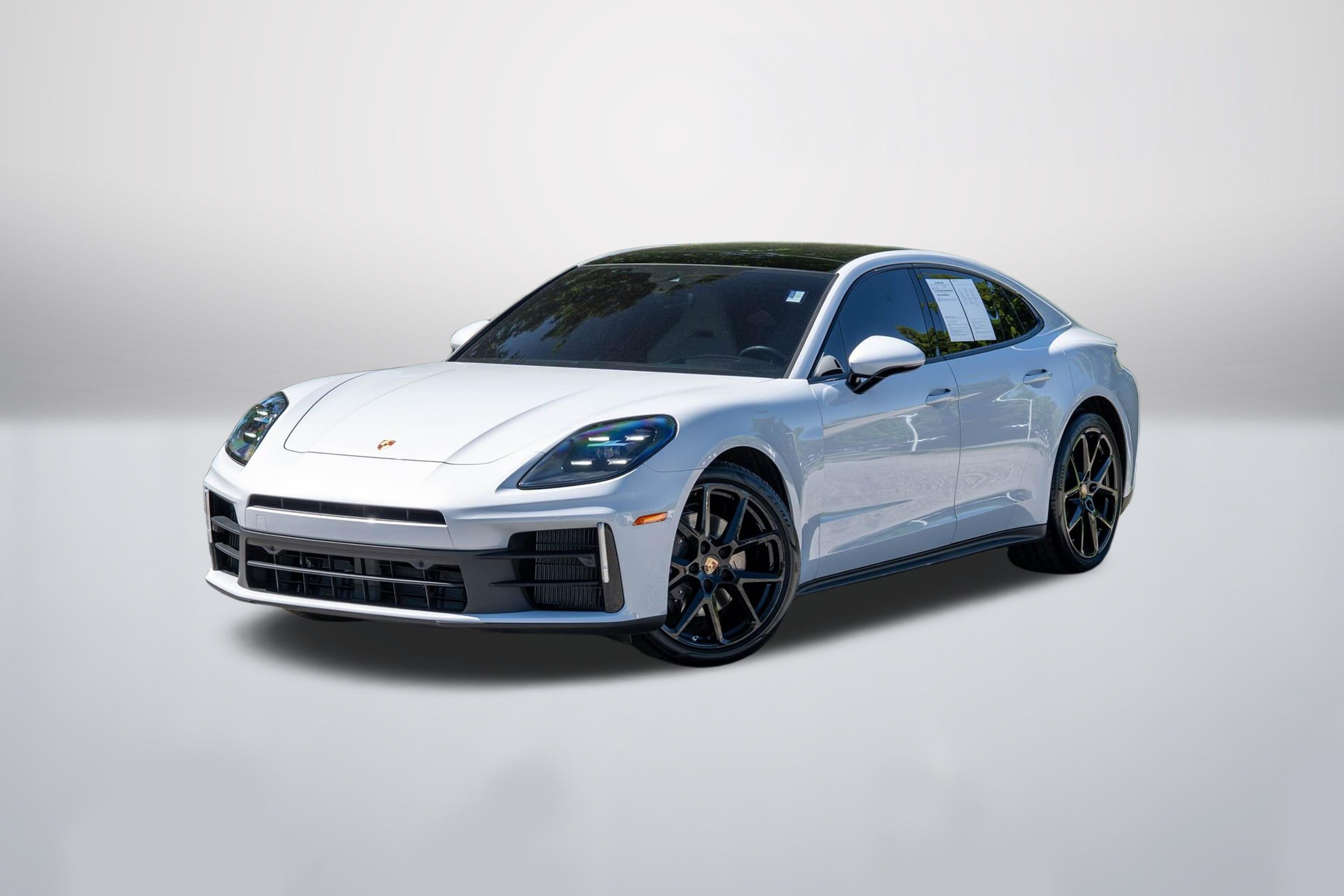 2024 Porsche Panamera 4's photo