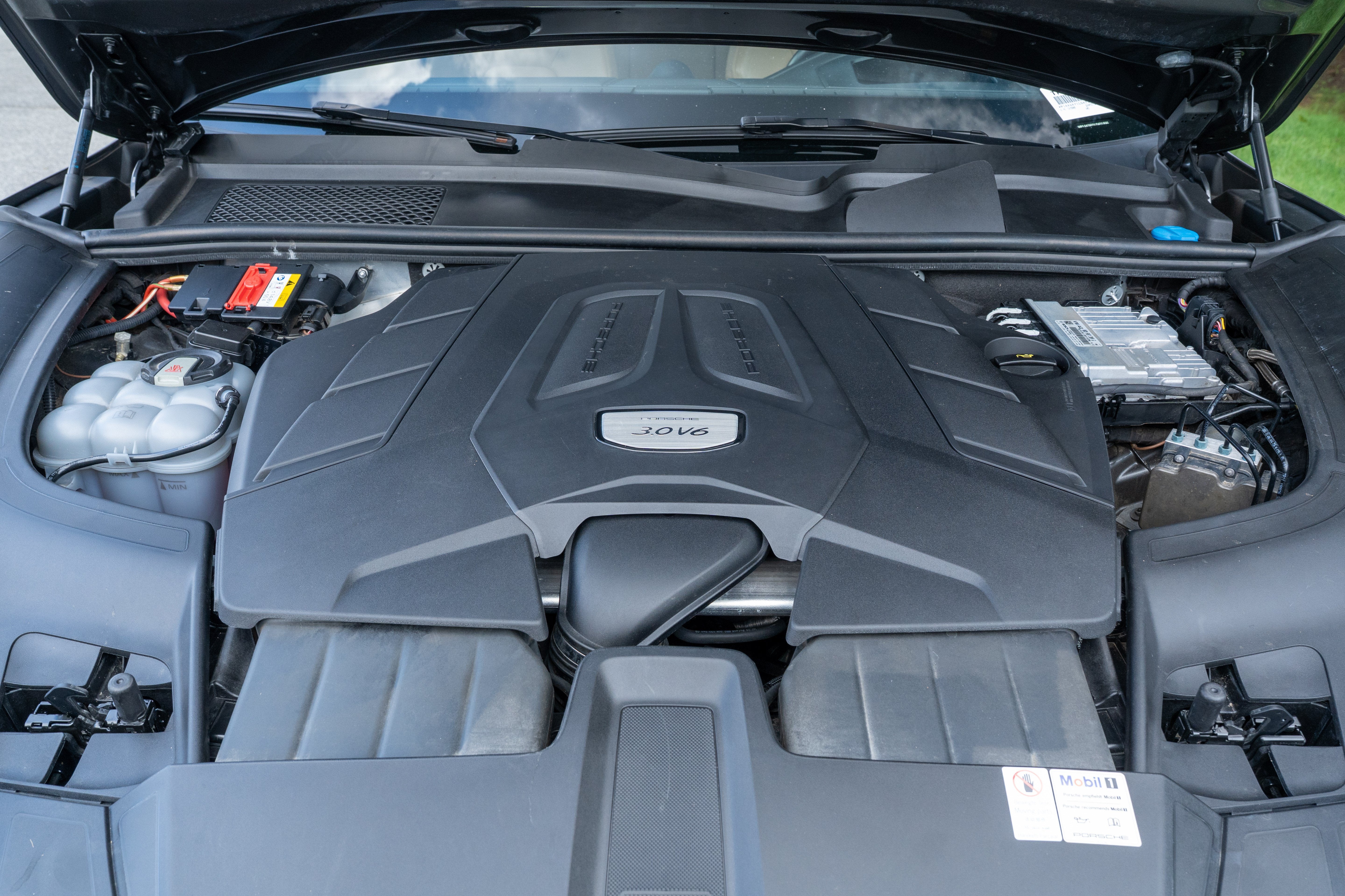 Used 2020 Quartzite Grey Metallic Porsche Base image 17