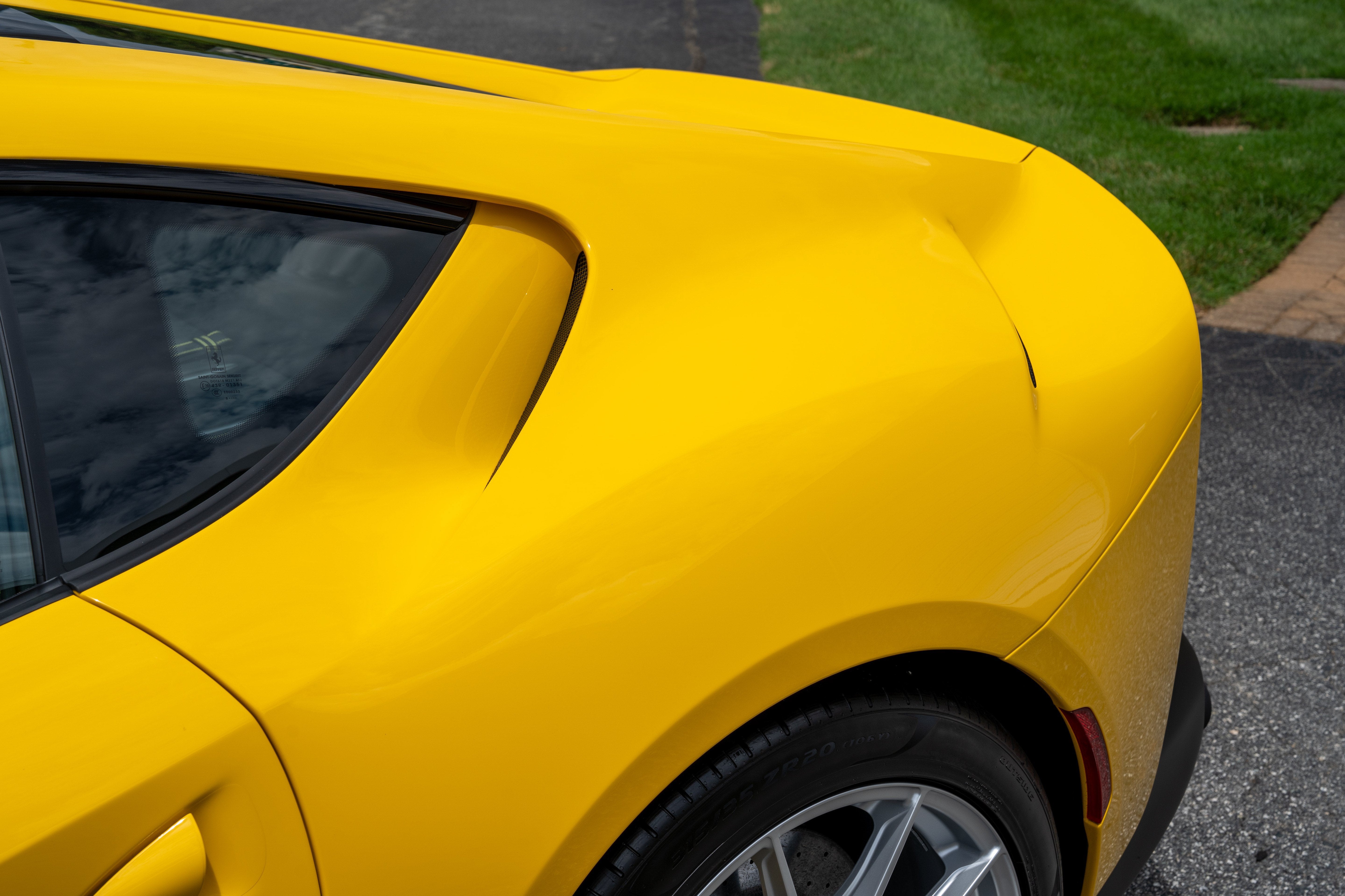 Certified Used 2019 Giallo Modena Ferrari  image 12
