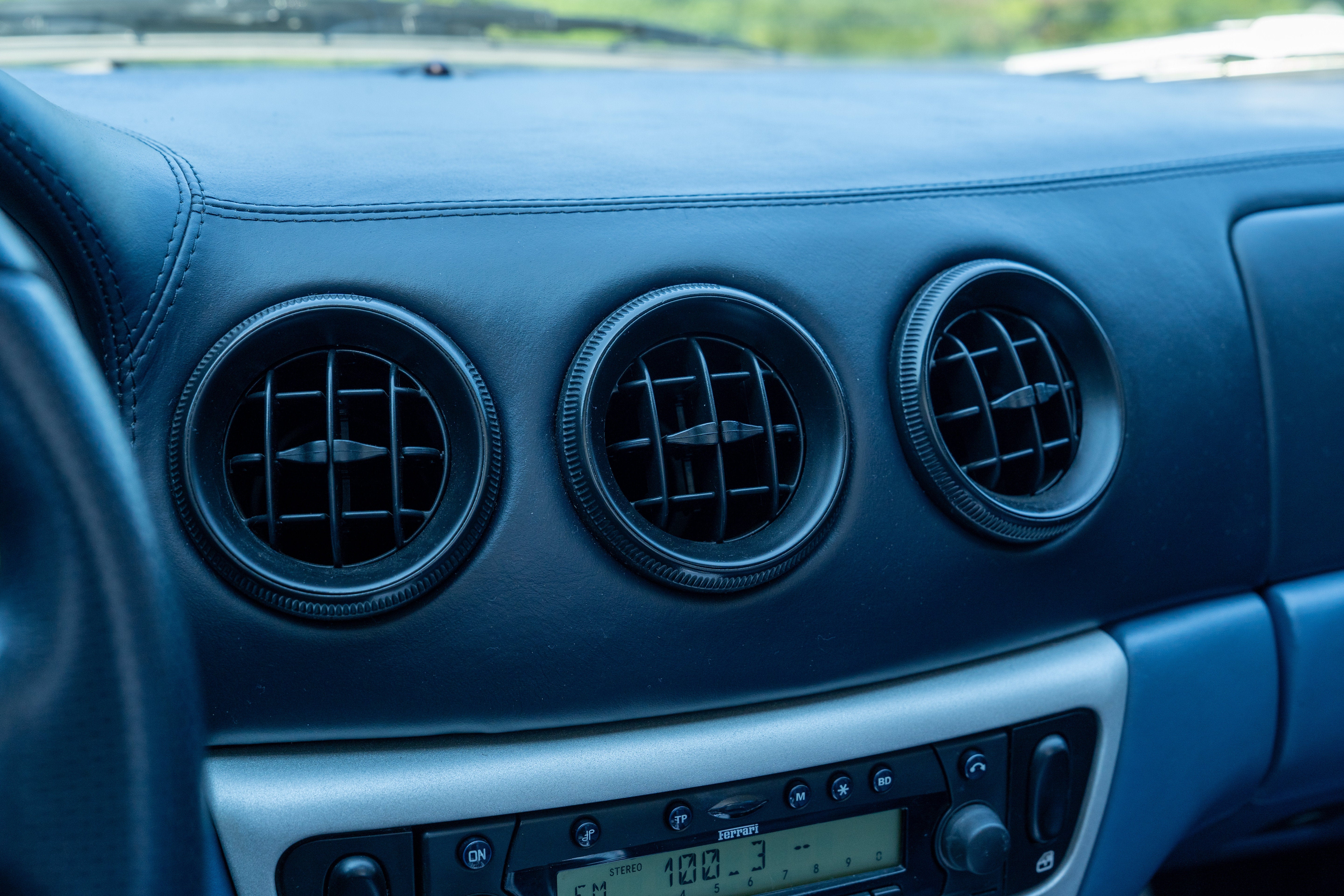 Used 2001 Azzurro California Ferrari  image 40