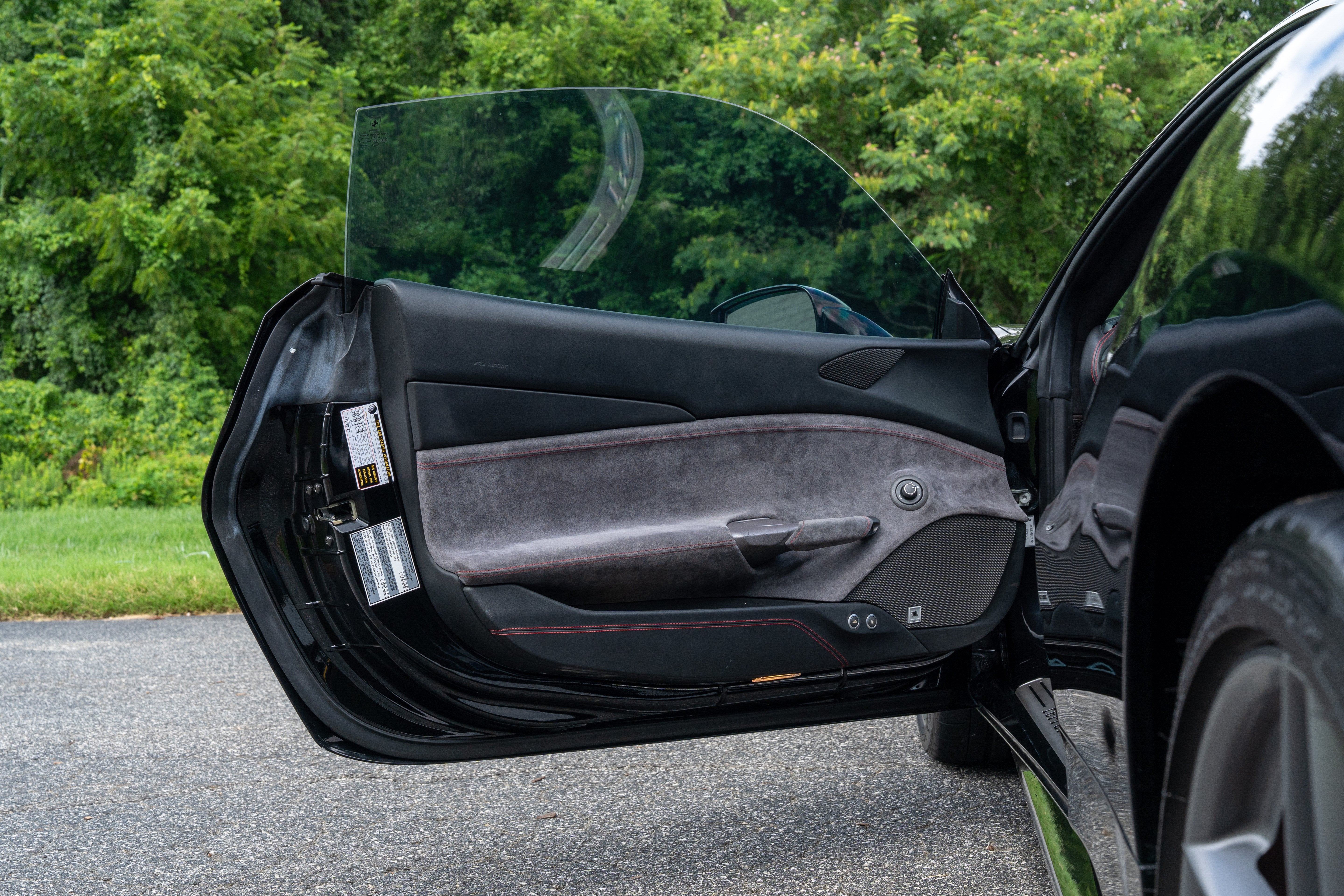 Certified Used 2018 Nero Ferrari  image 27