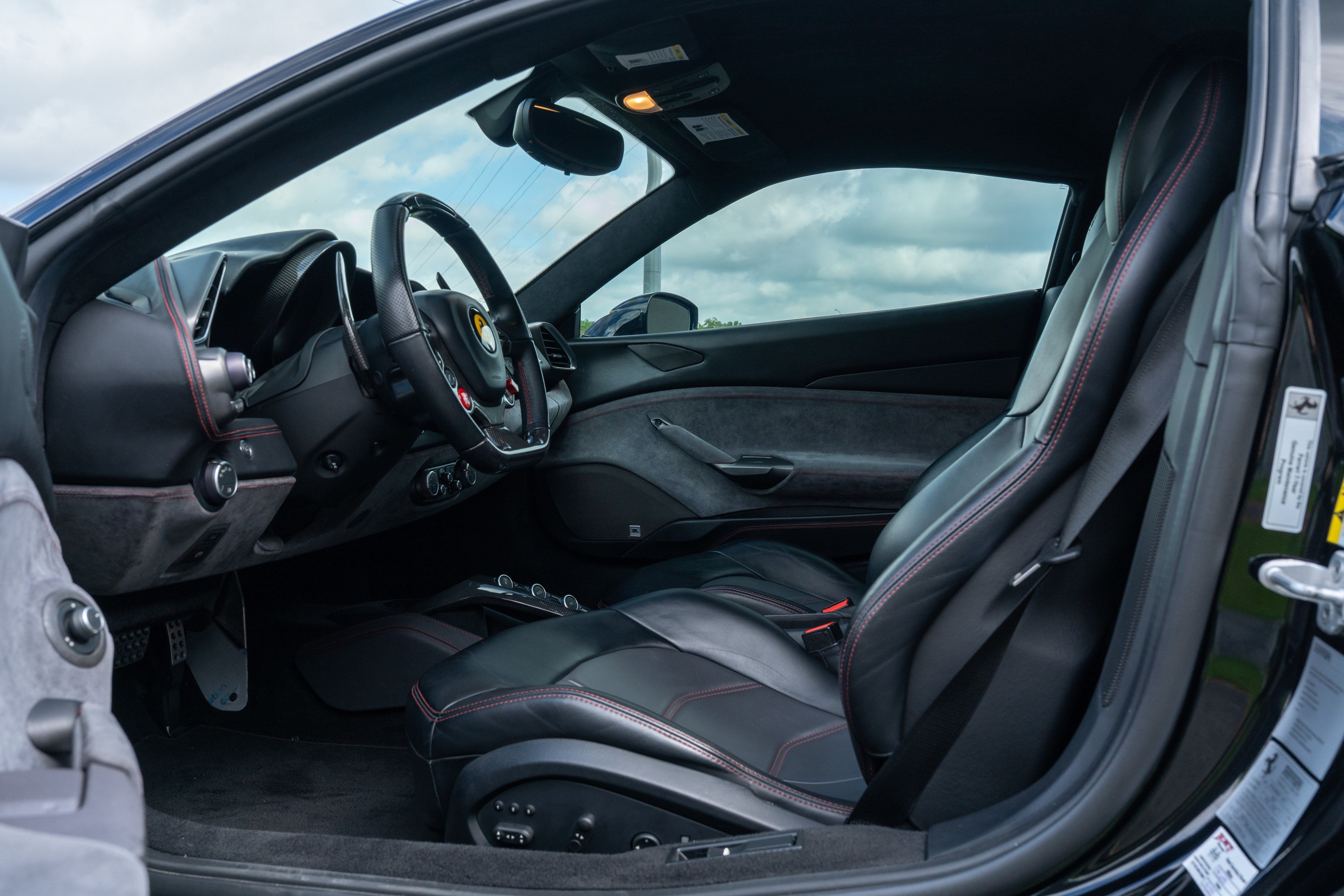 Certified Used 2018 Nero Ferrari  image 32