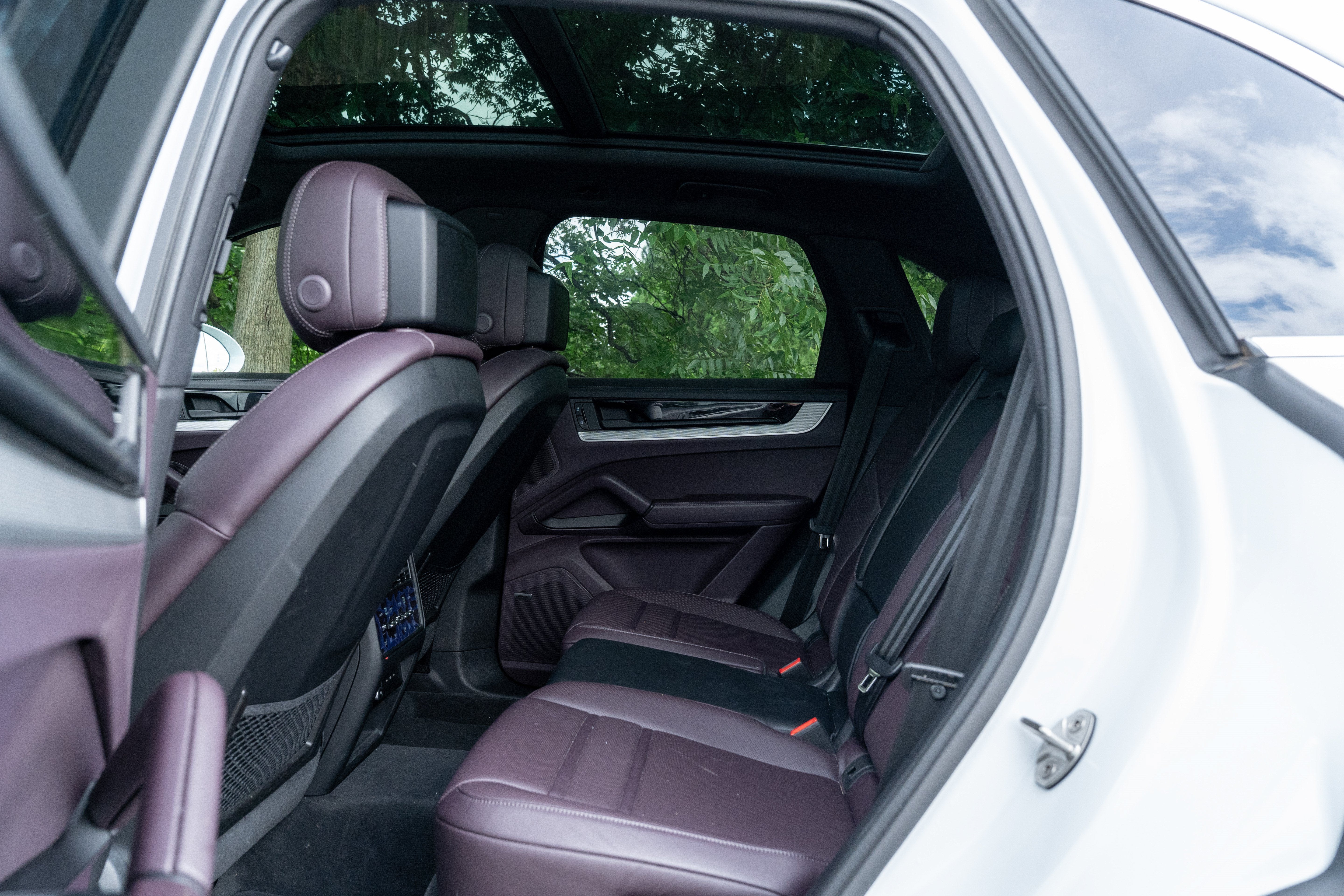 Used 2024 Carrara White Metallic Porsche  image 32