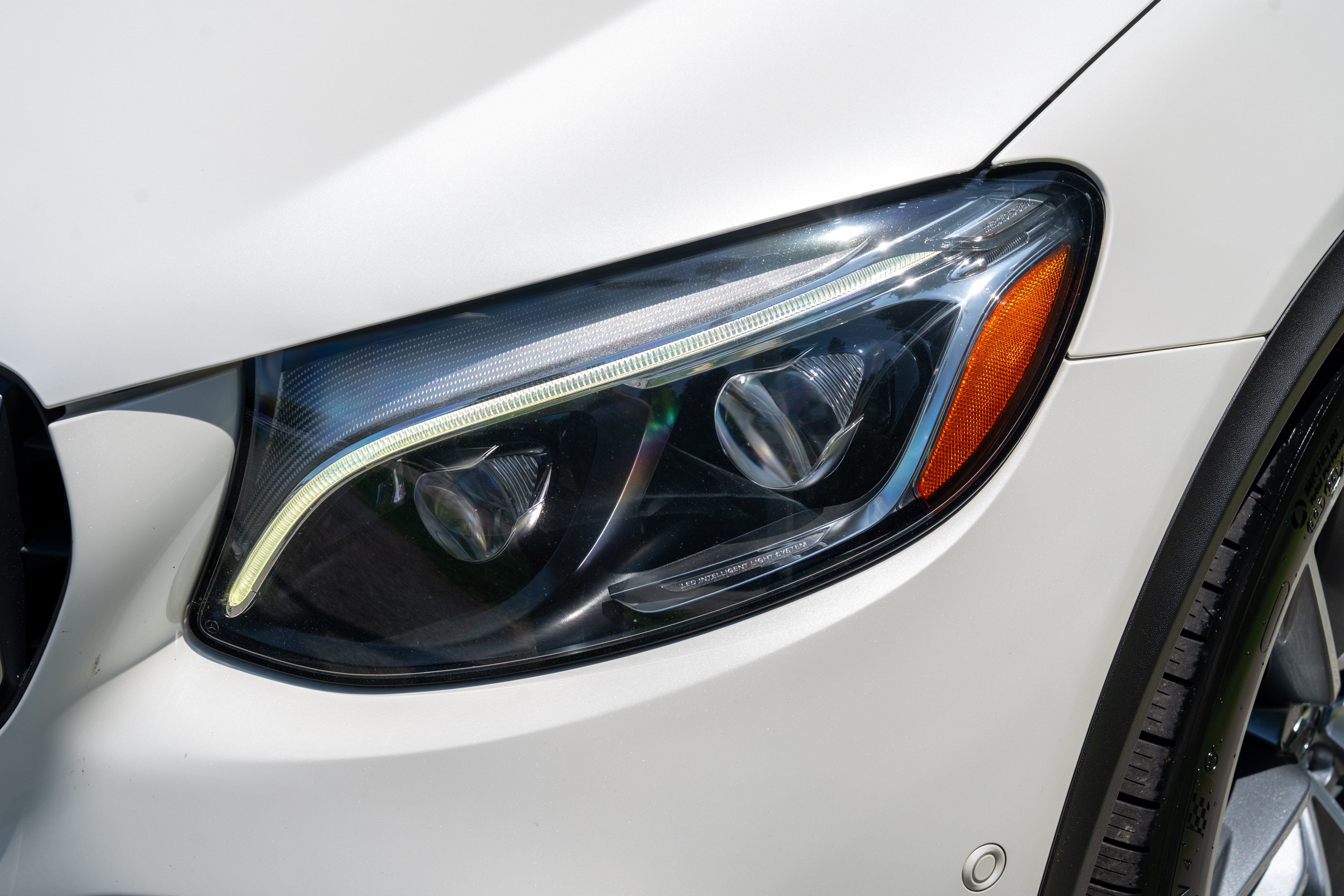 Used 2019 designo Diamond White Metallic Mercedes-Benz AMG® 63 4MATIC+ image 4