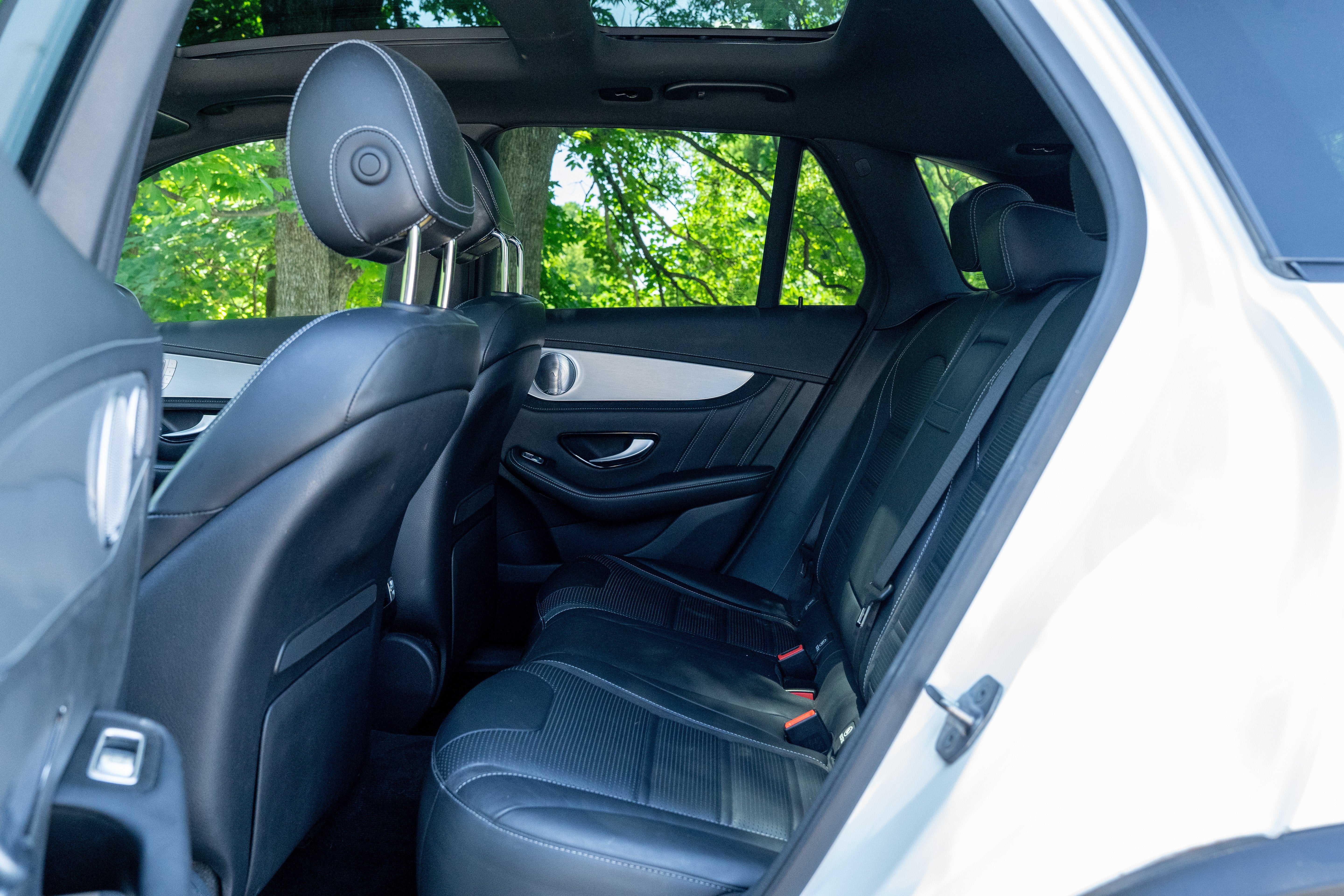 Used 2019 designo Diamond White Metallic Mercedes-Benz AMG® 63 4MATIC+ image 28