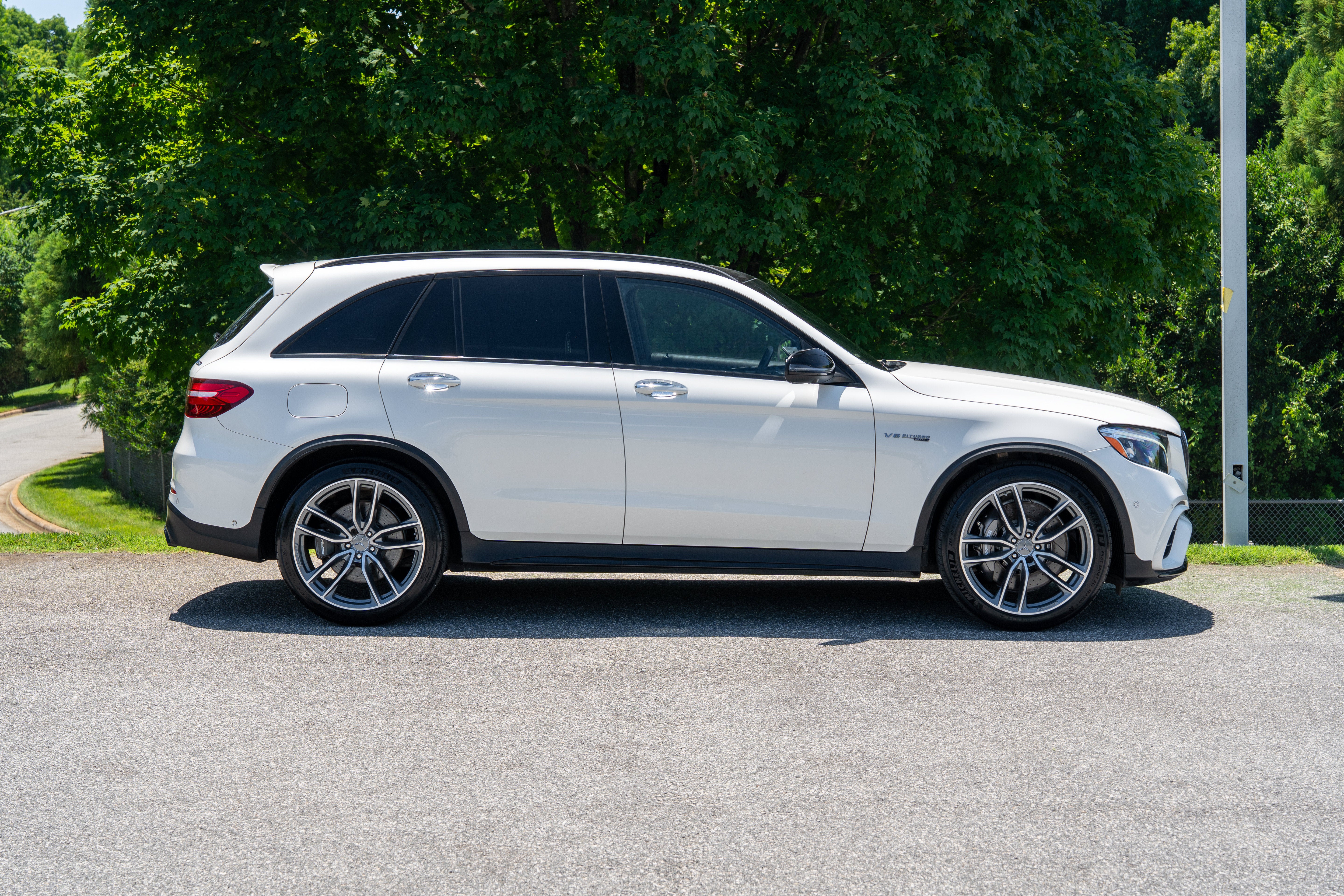 Used 2019 designo Diamond White Metallic Mercedes-Benz AMG® 63 4MATIC+ image 9