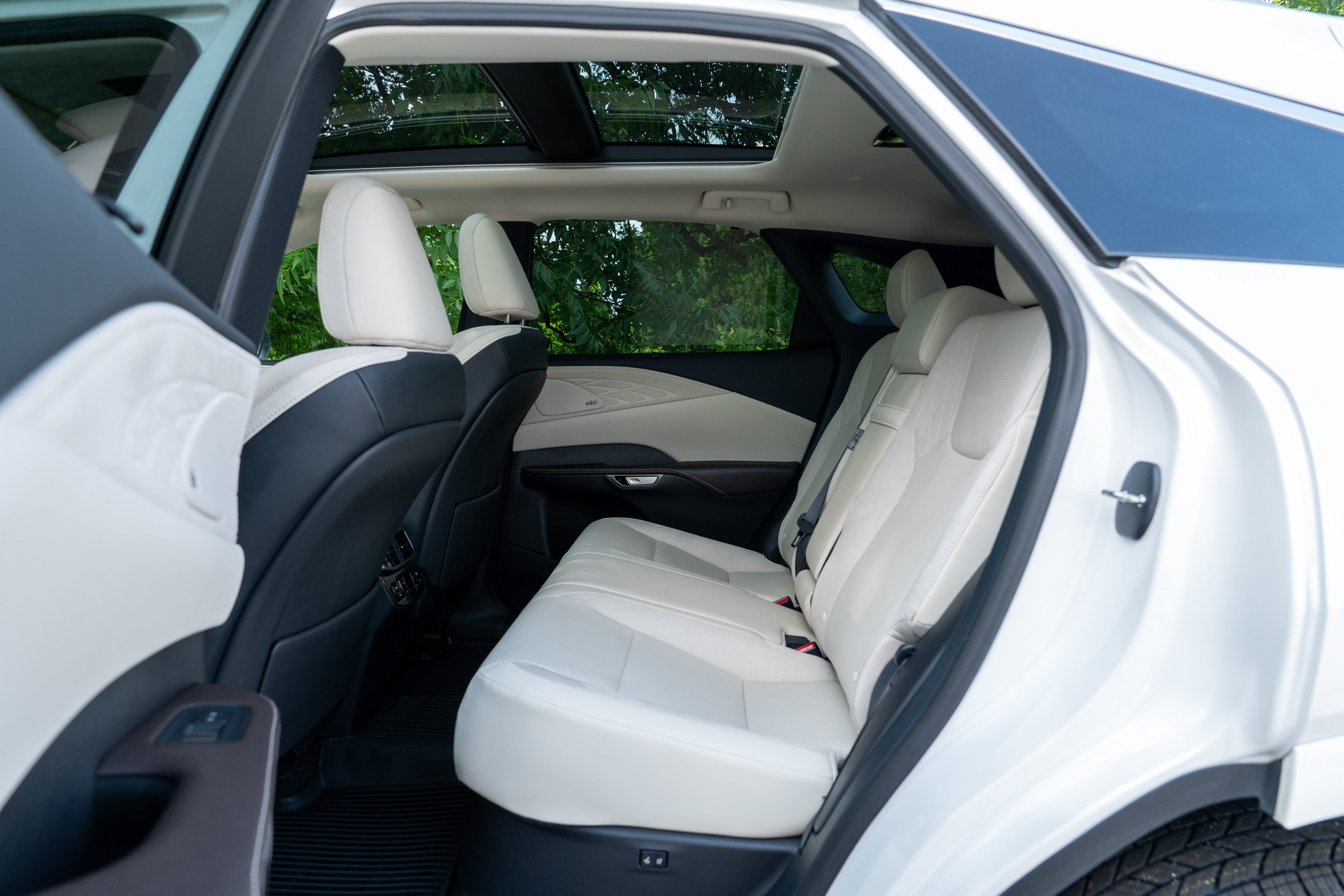 Used 2023 Eminent White Pearl Lexus 350 Luxury image 27