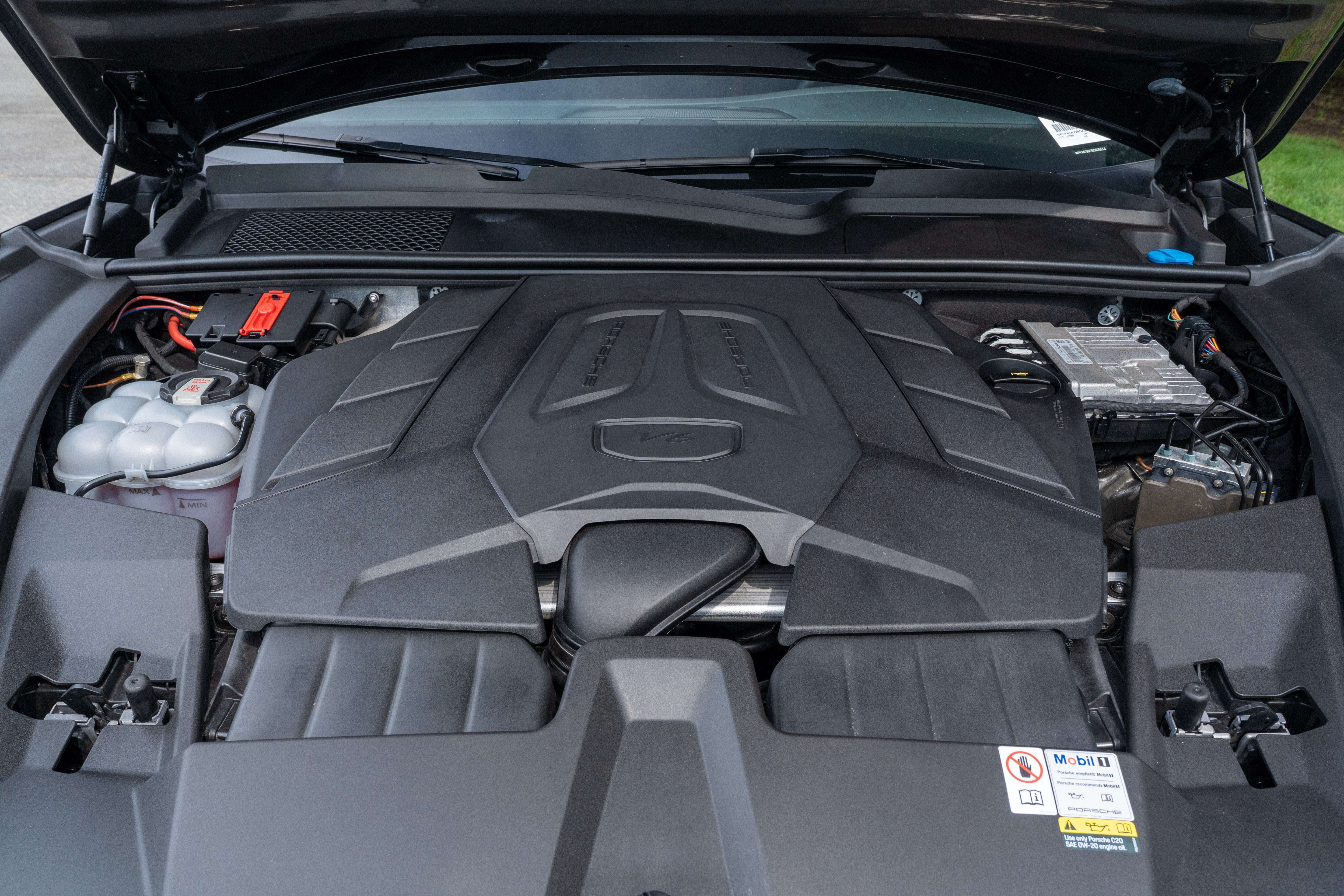 Used 2024 Quartzite Grey Metallic Porsche Base image 17