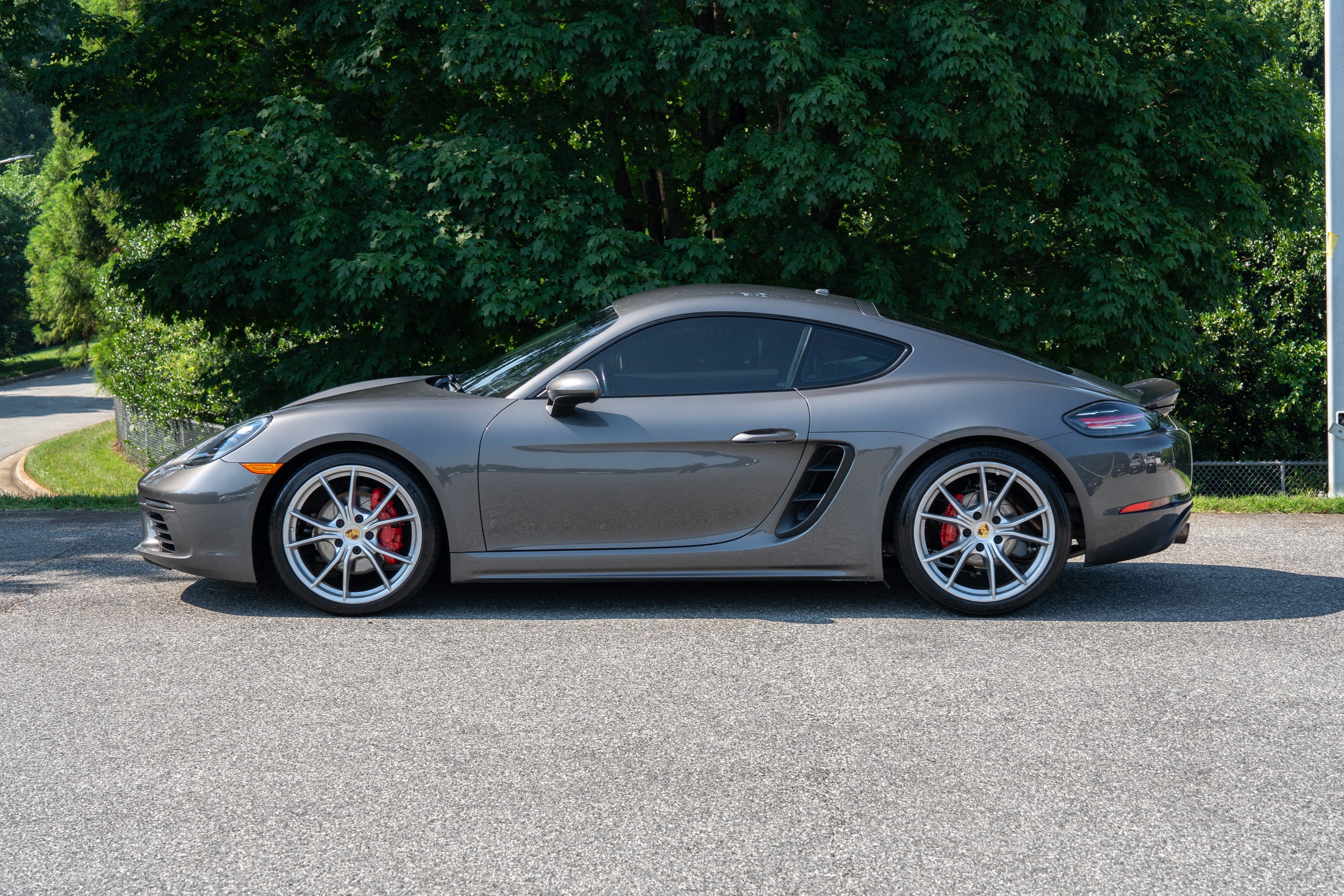 Used 2018 Night Blue Metallic Porsche S image 2