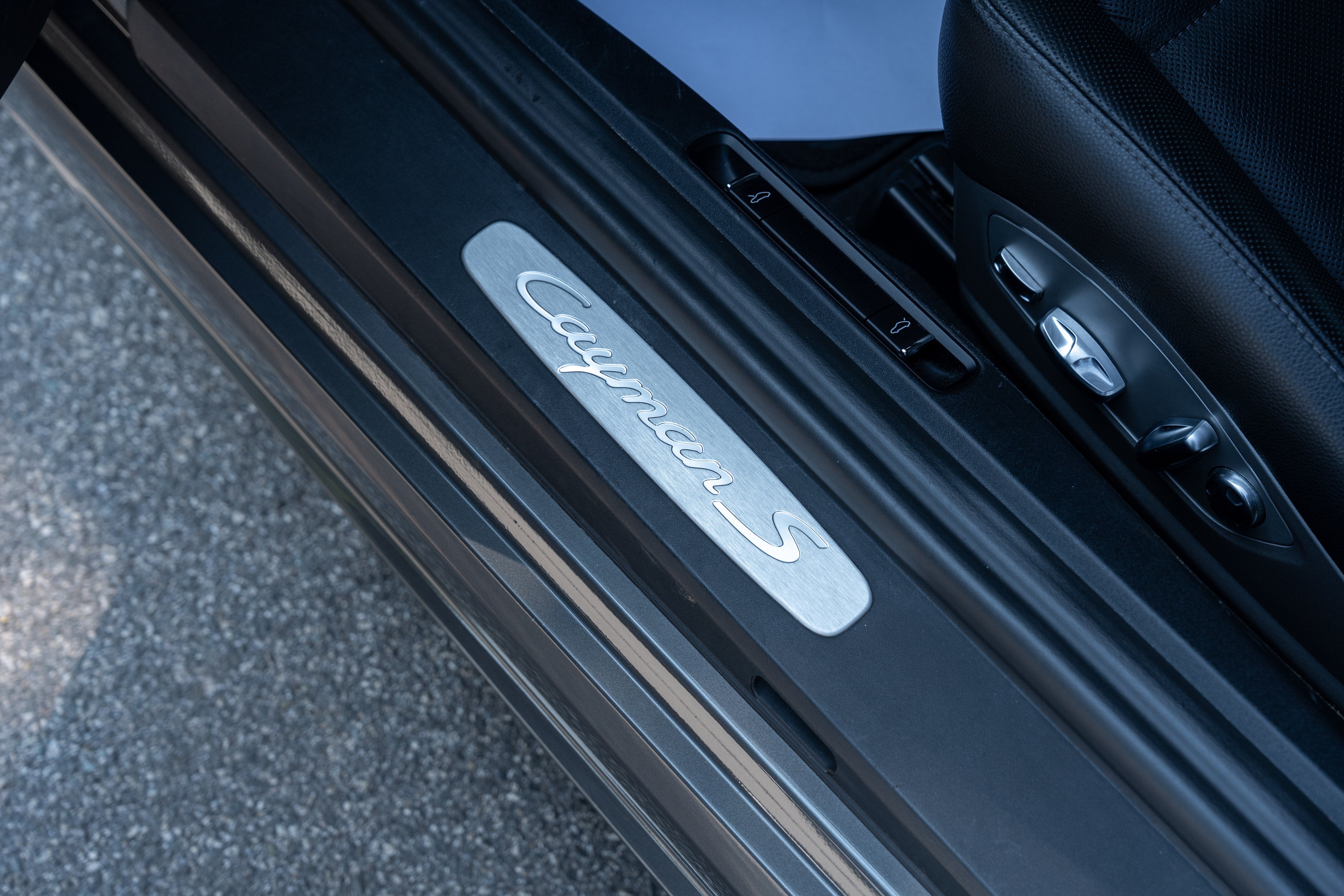 Used 2018 Night Blue Metallic Porsche S image 24