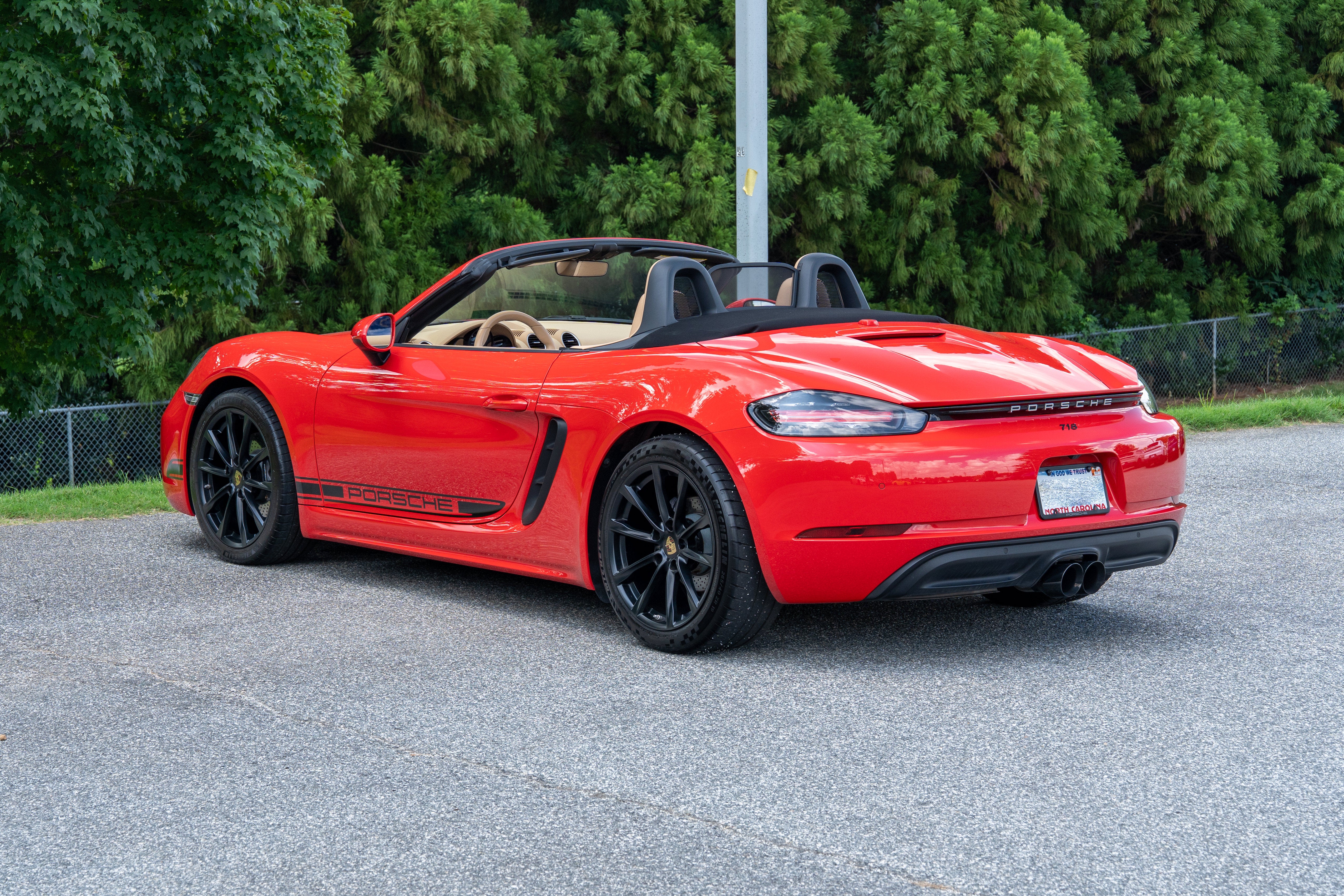Used 2017 Guards Red Porsche  image 3