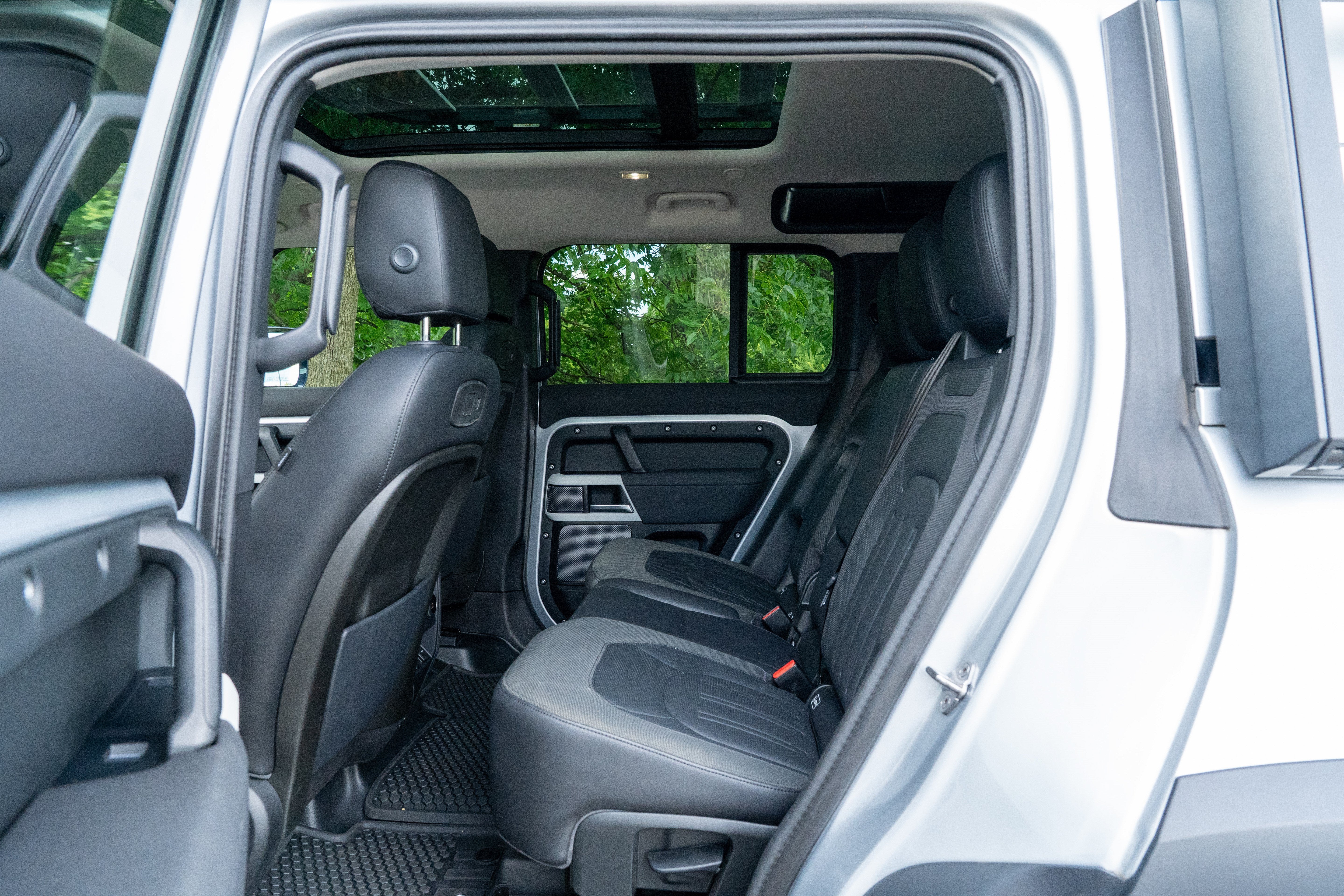 Used 2020 Silver Land Rover First Edition image 24