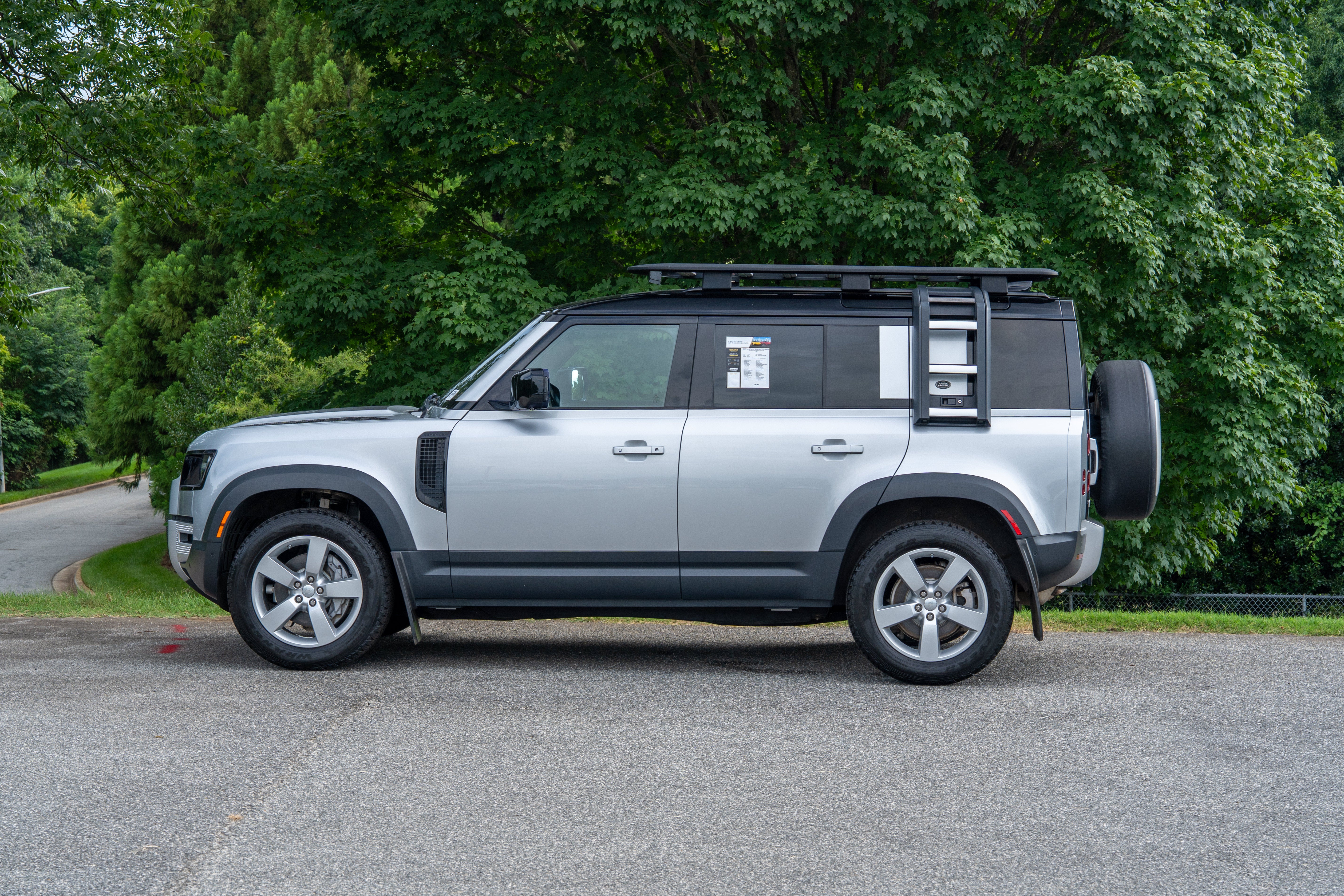 Used 2020 Silver Land Rover First Edition image 5