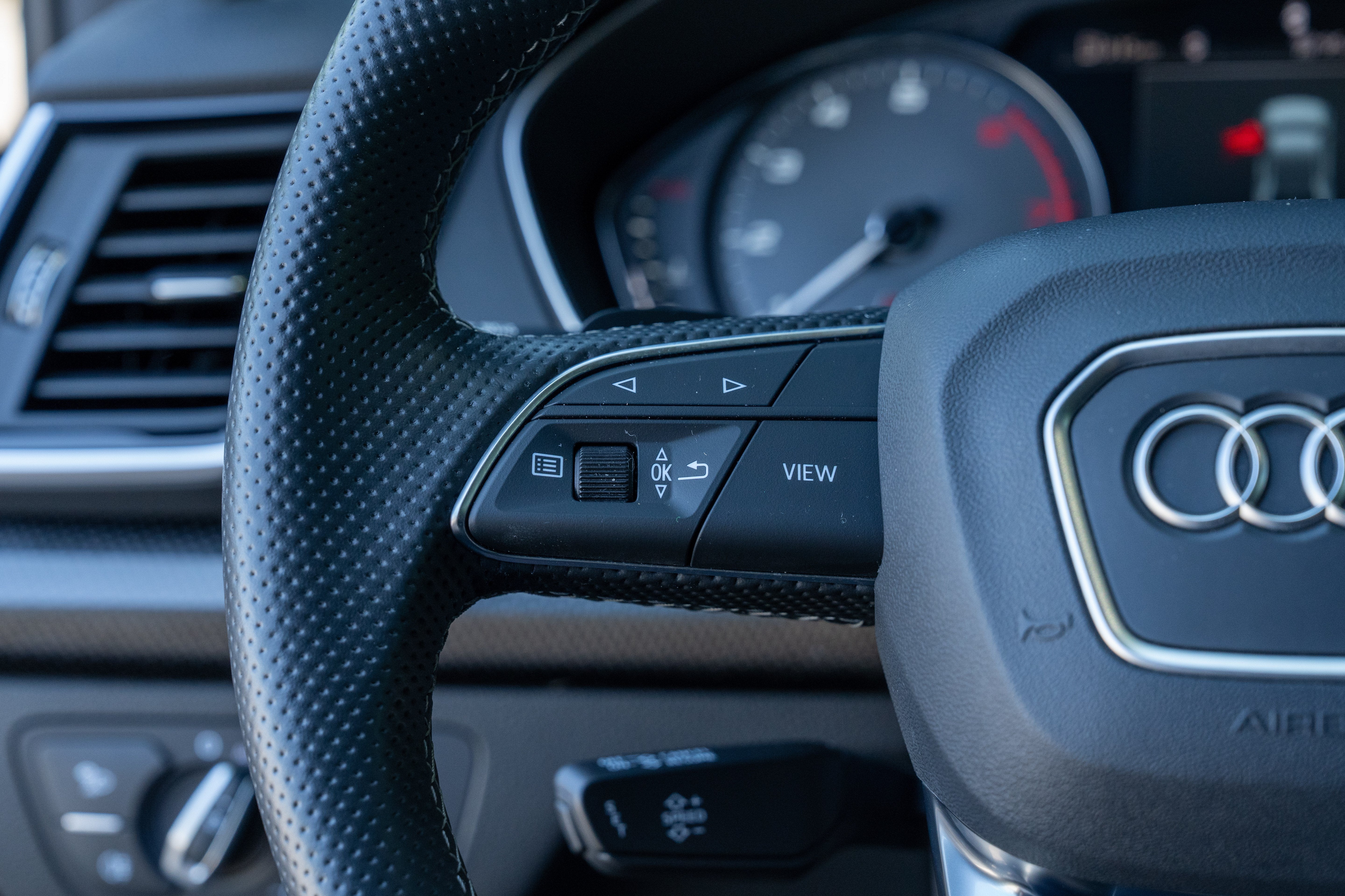 Used 2022 Mythos Black Metallic Audi Premium image 18