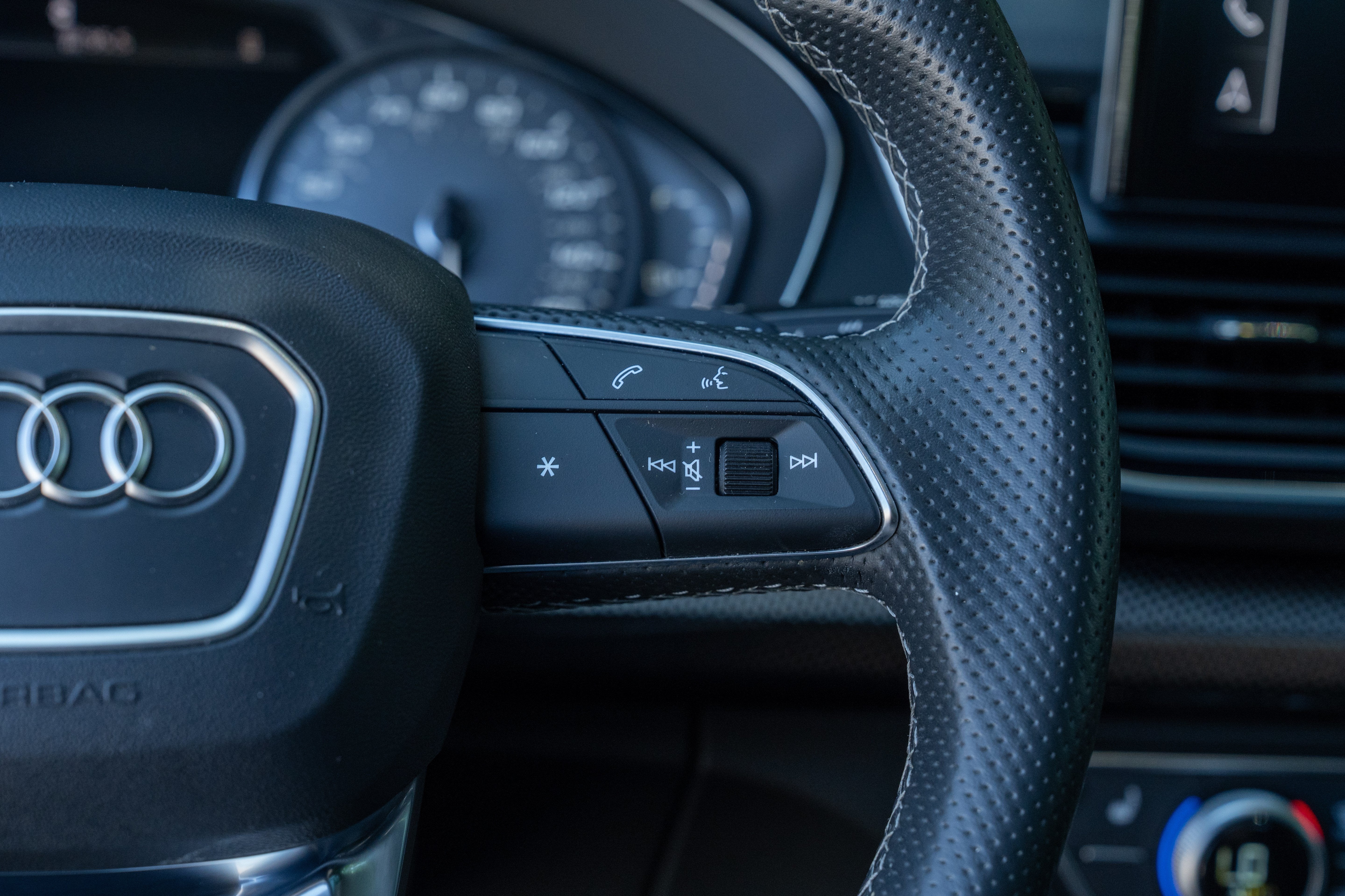 Used 2022 Mythos Black Metallic Audi Premium image 19