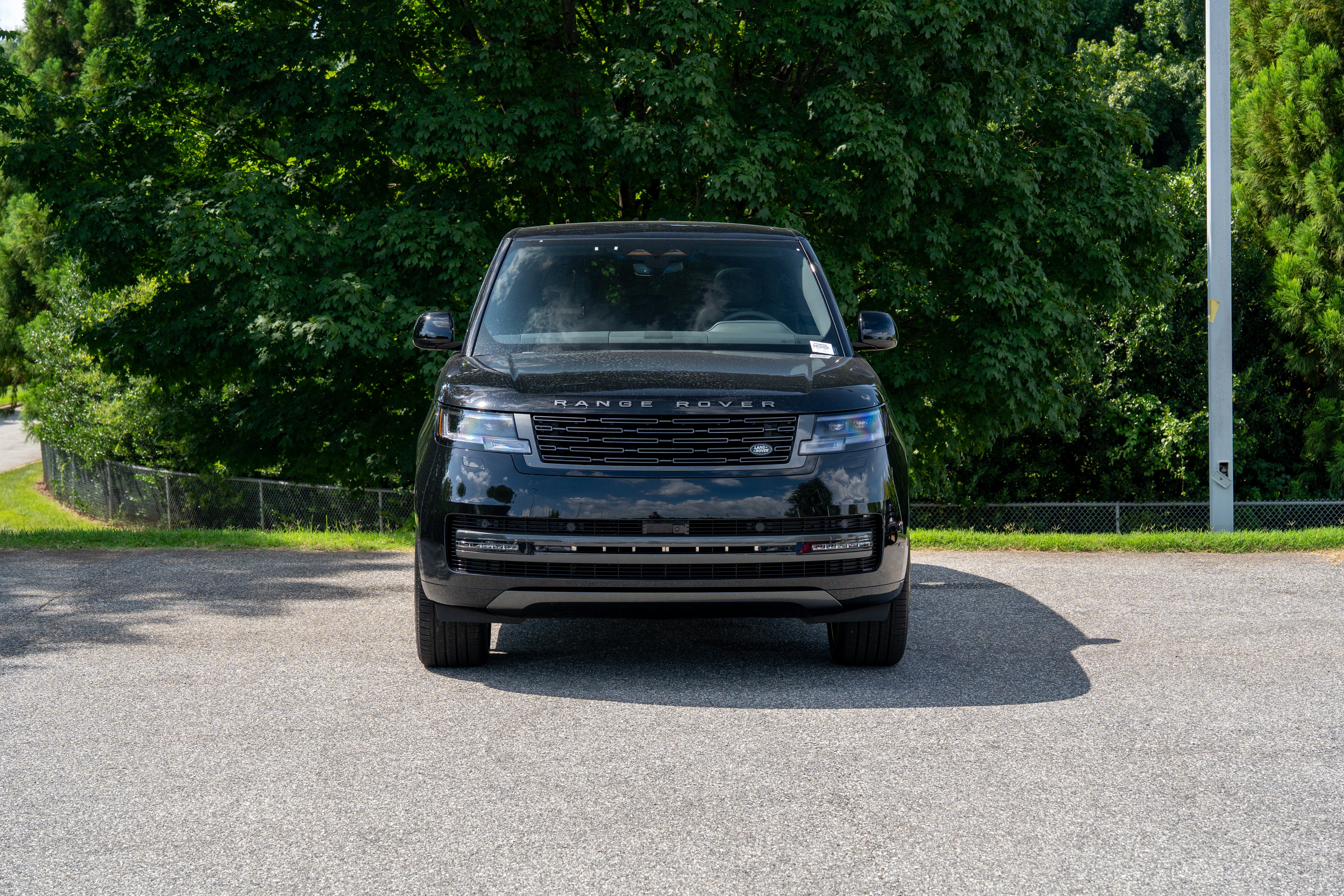 Used 2026 Santorini Black Metallic Land Rover SE image 2