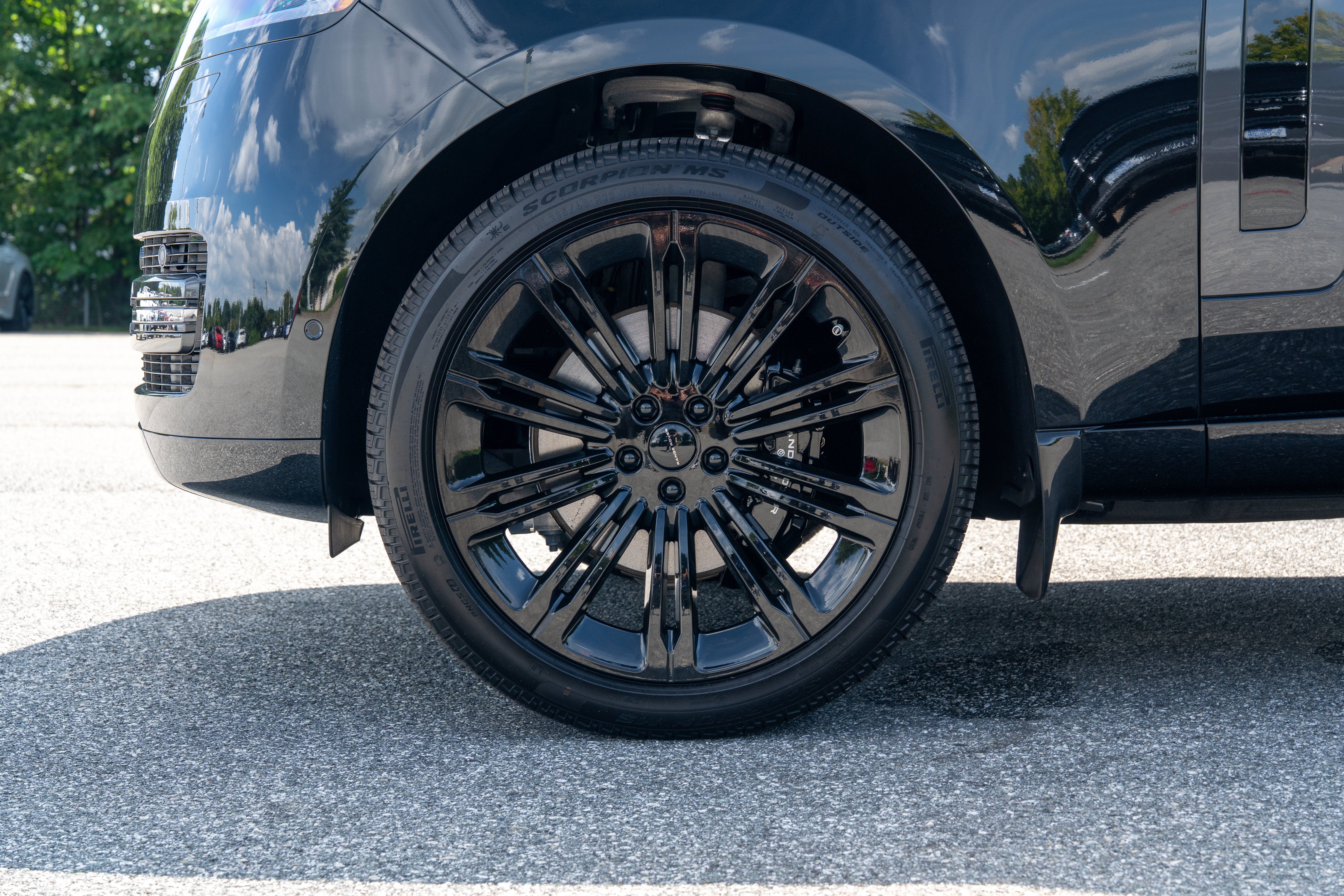 Used 2026 Santorini Black Metallic Land Rover SE image 11
