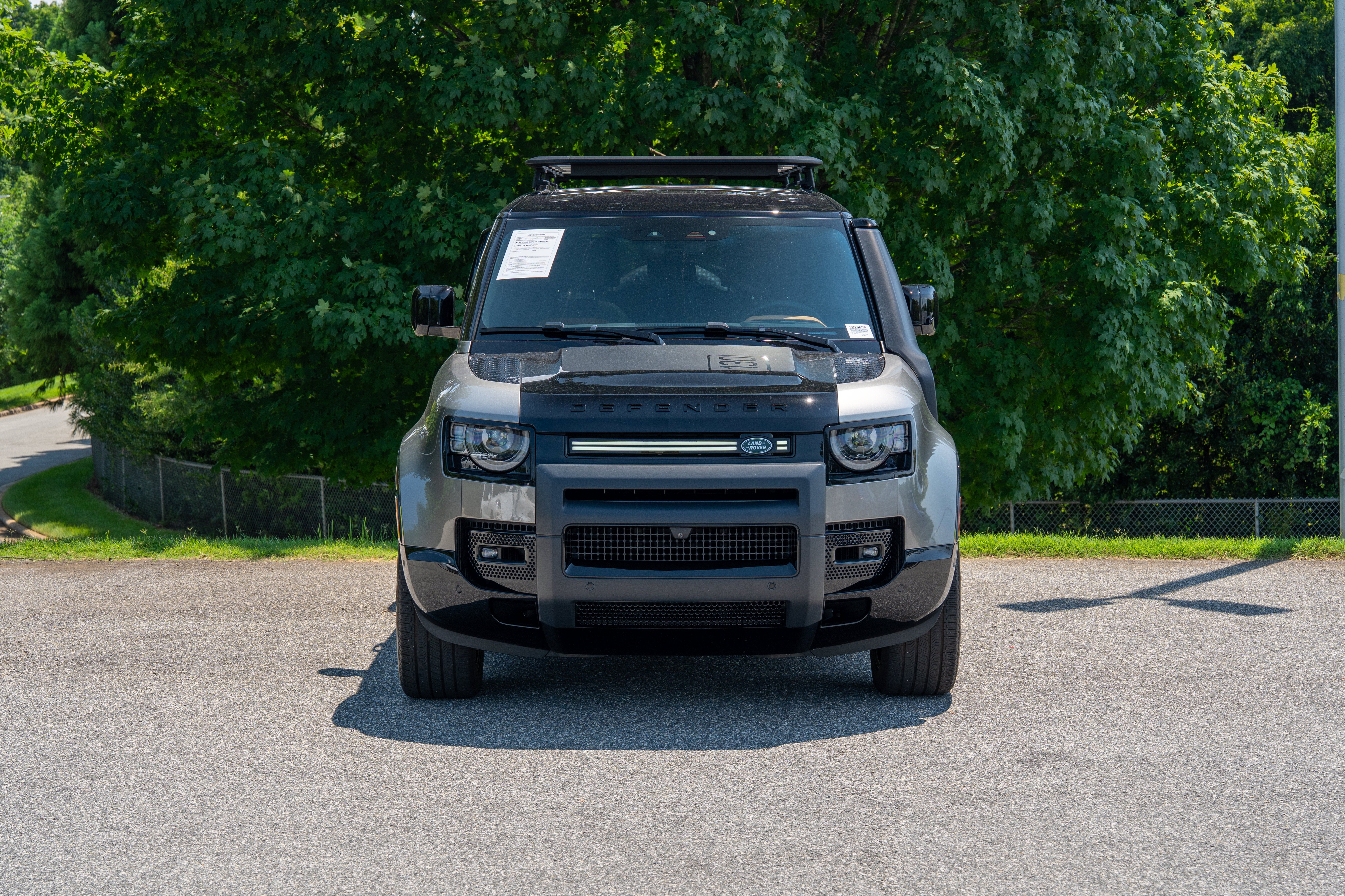 Used 2024 Silicon Silver Premium Metallic Land Rover X image 2