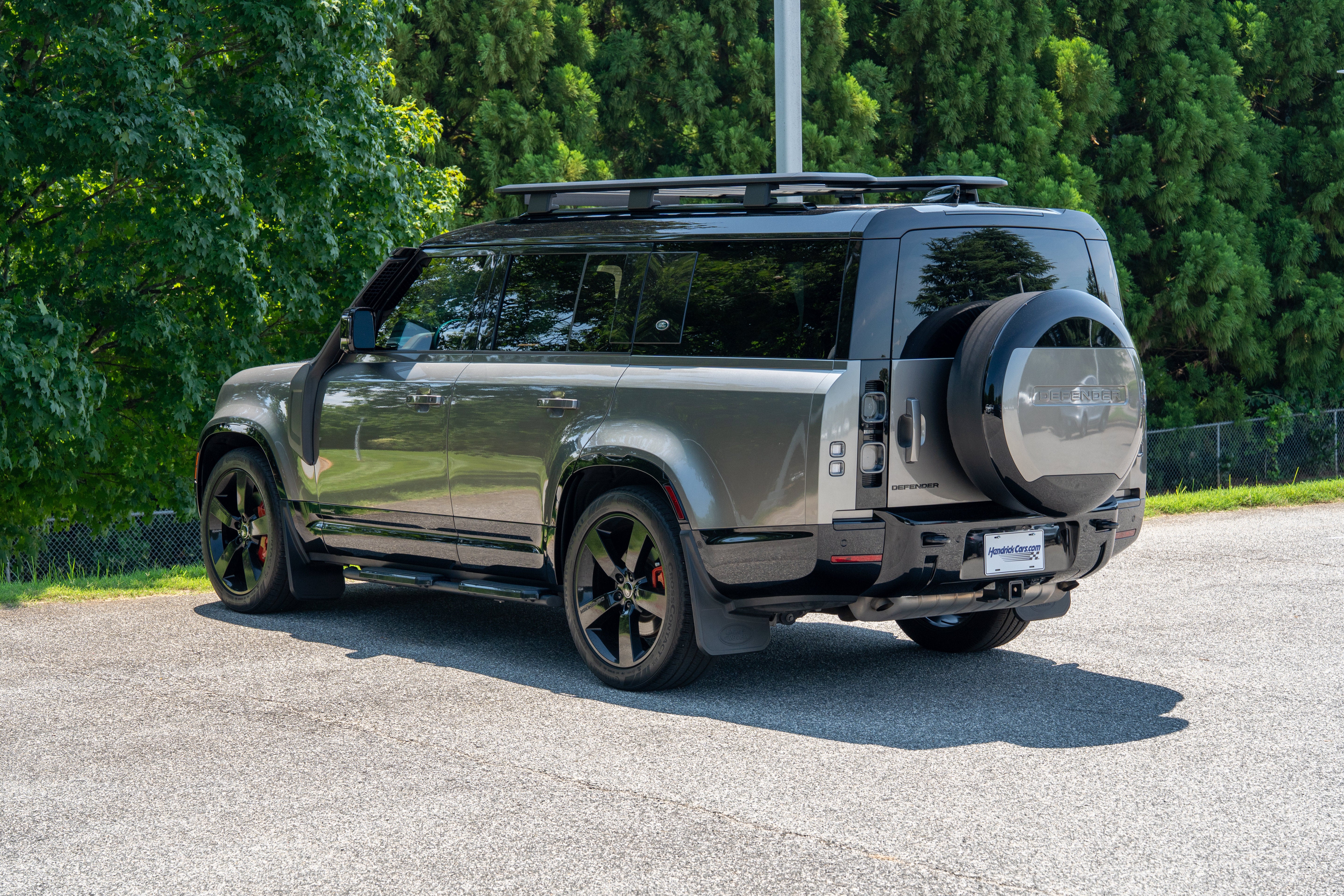 Used 2024 Silicon Silver Premium Metallic Land Rover X image 6